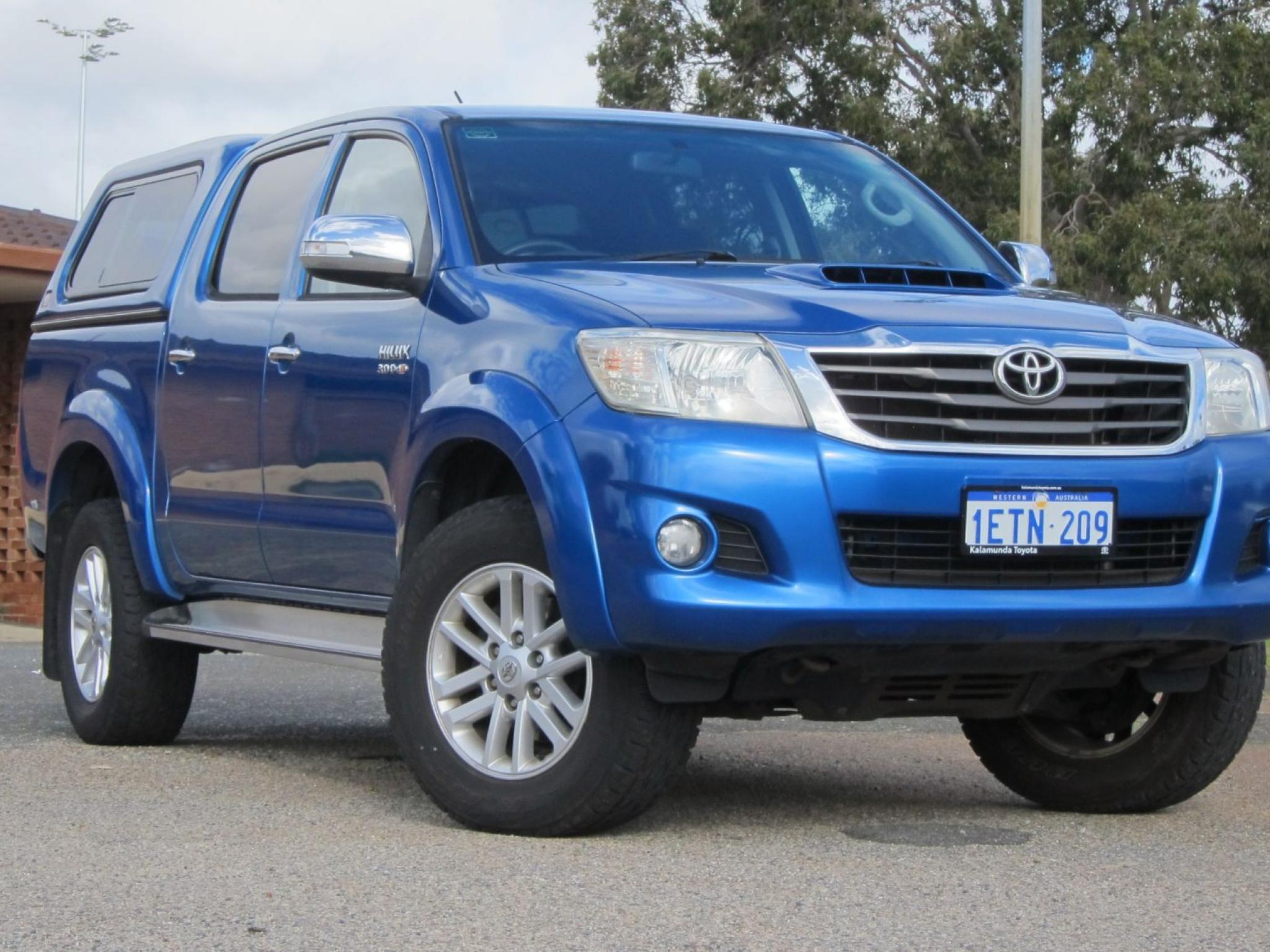 TOYOTA HILUX