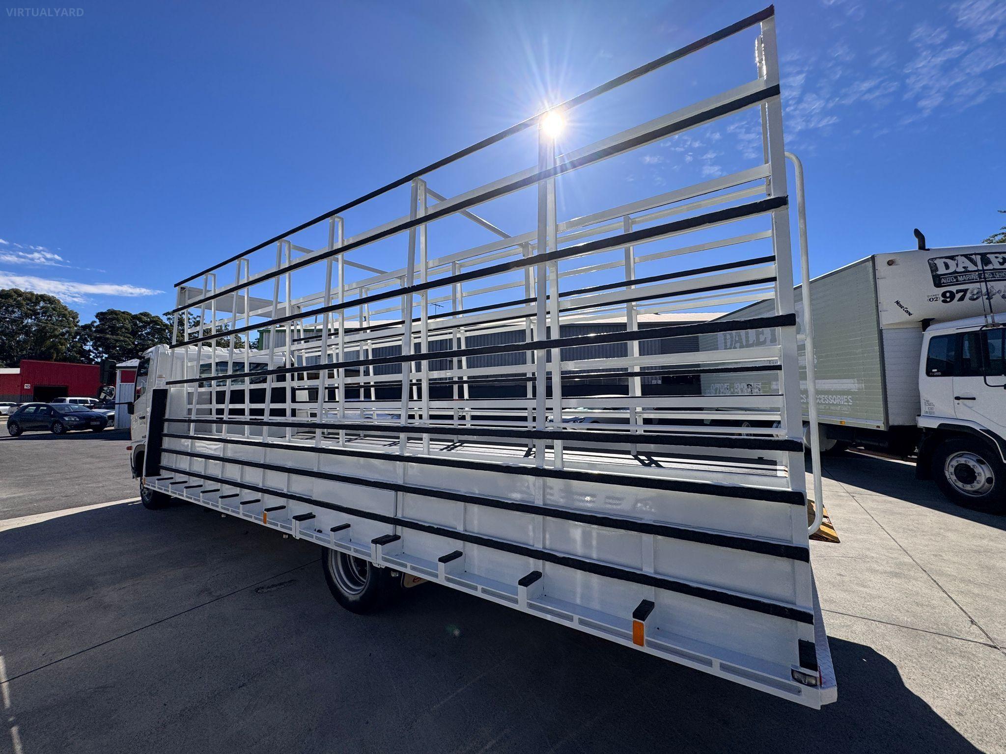 HINO 500 SERIES 1022 Glass Transporter