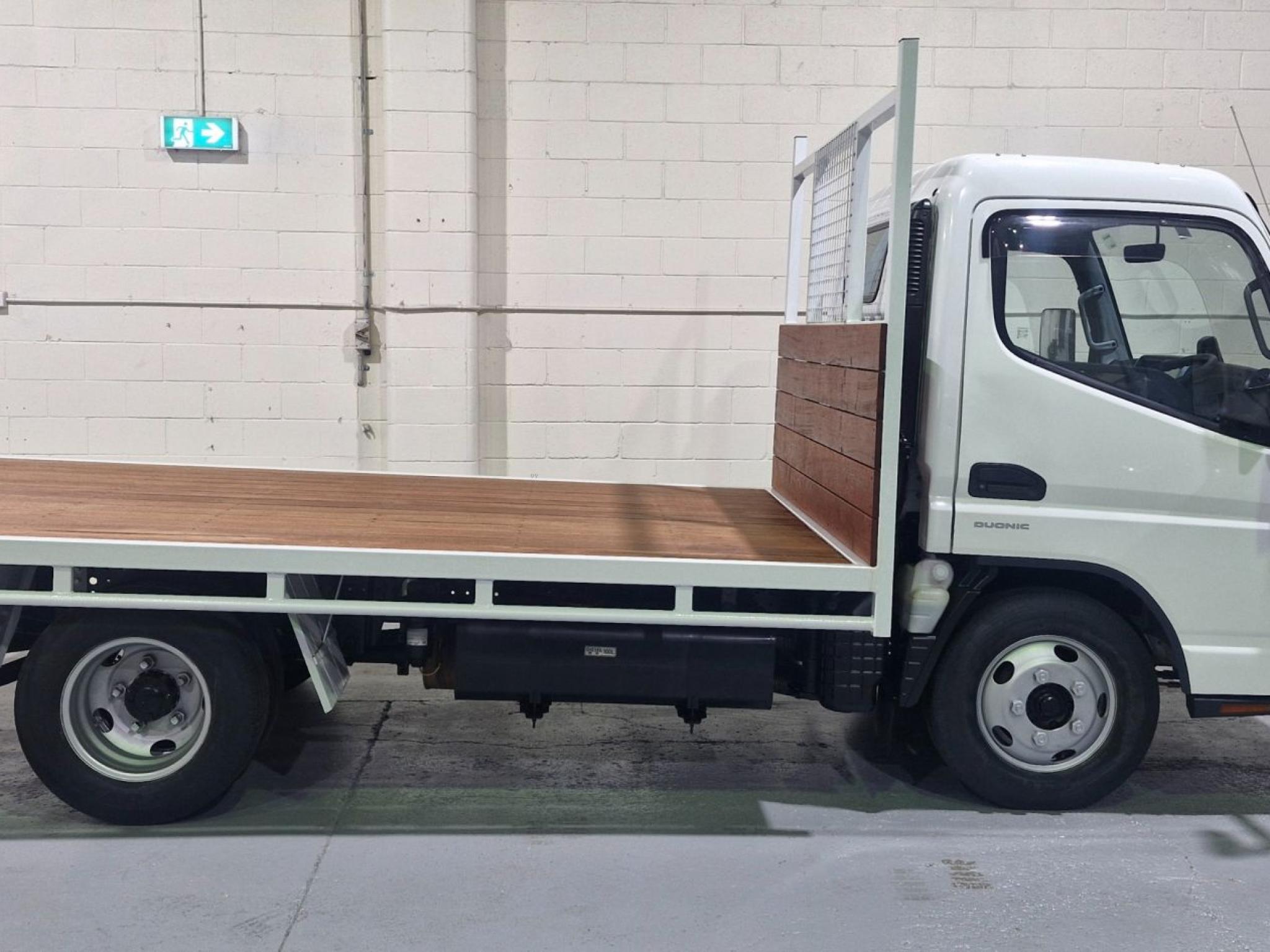 MITSUBISHI FUSO CANTER TRAY TRUCK TURBO DIESEL MANUAL. ONLY CAR LICENSE REQUIRED! AUTOMATIC