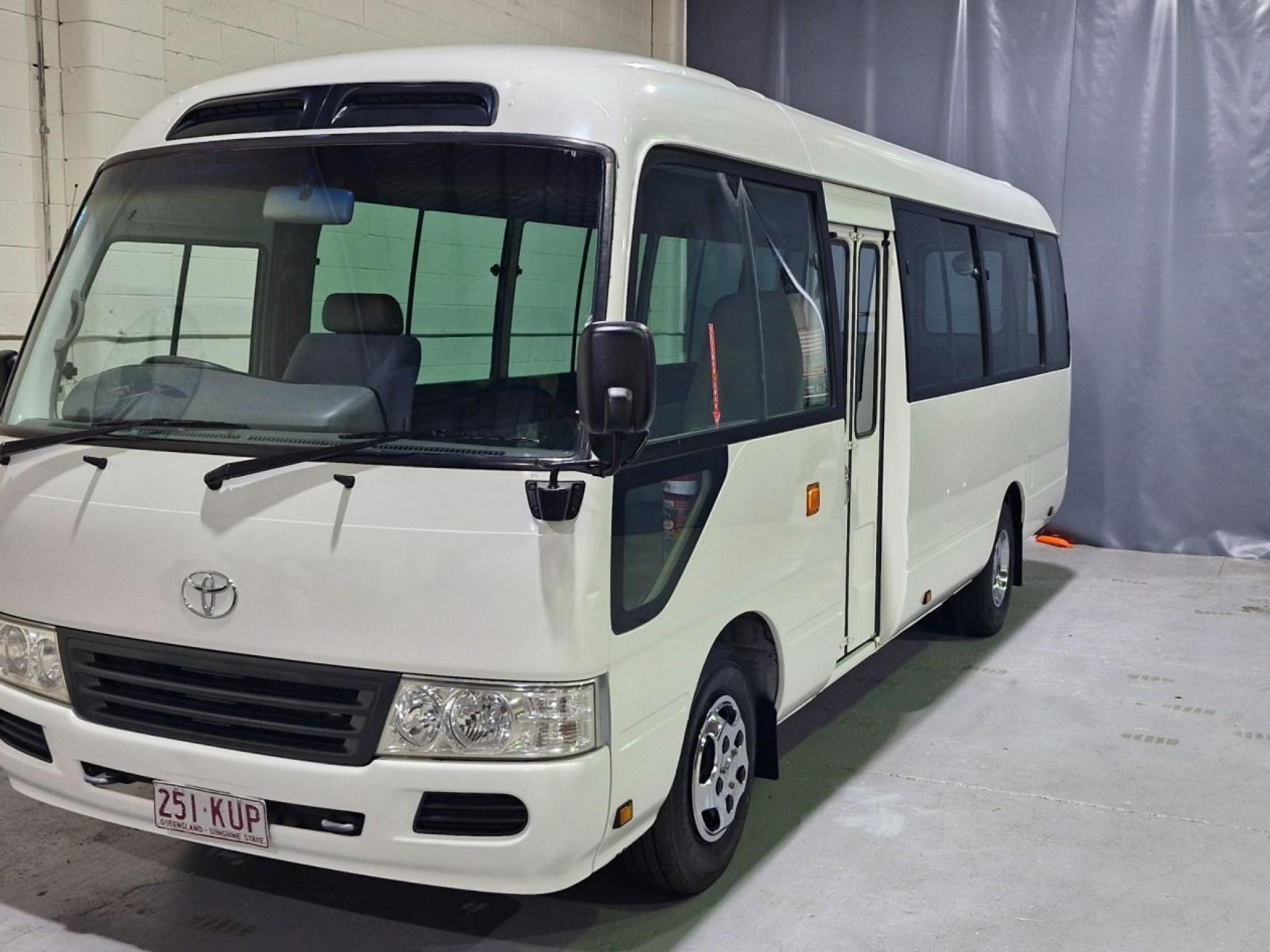 TOYOTA COASTER