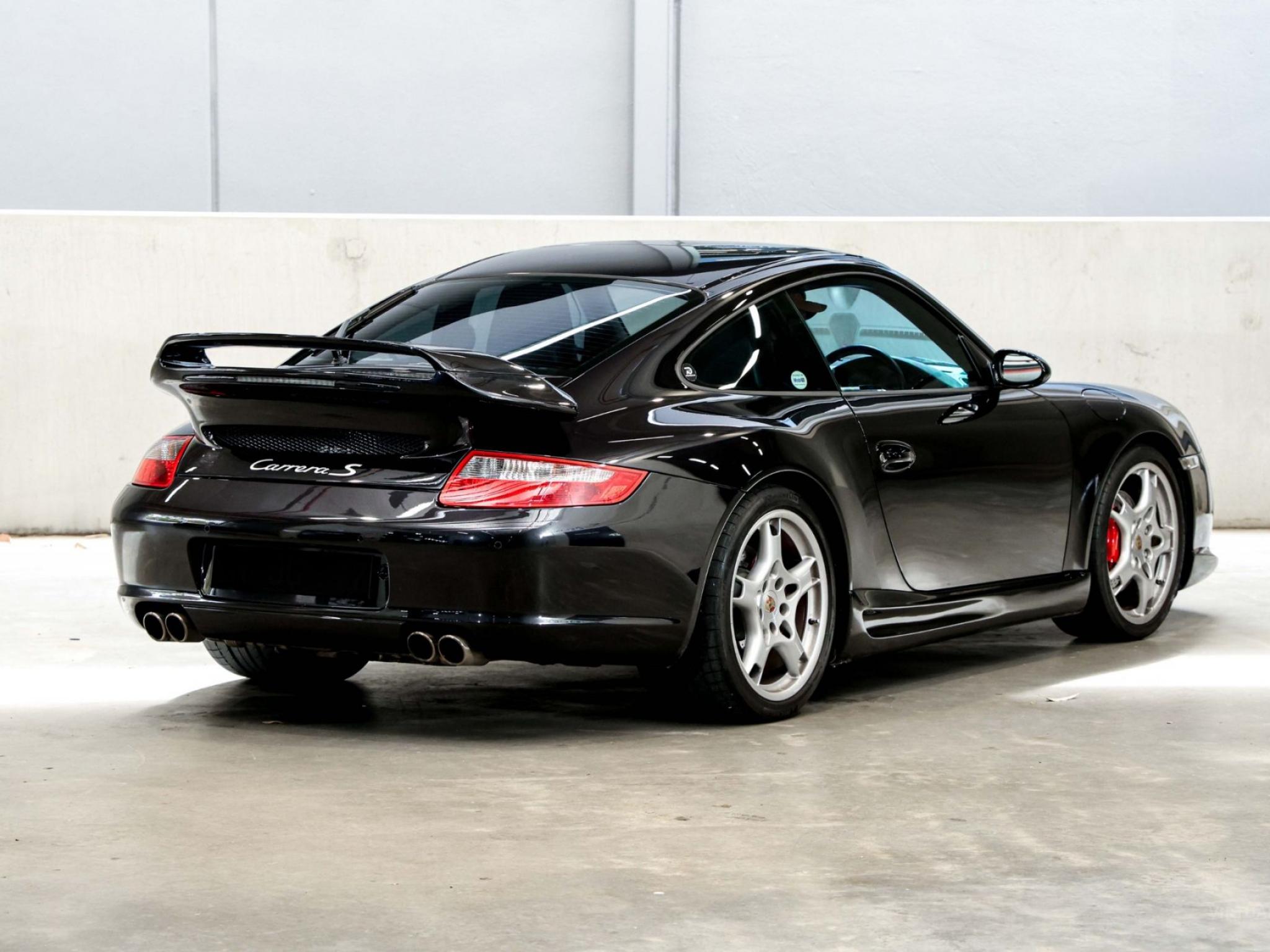 PORSCHE 911