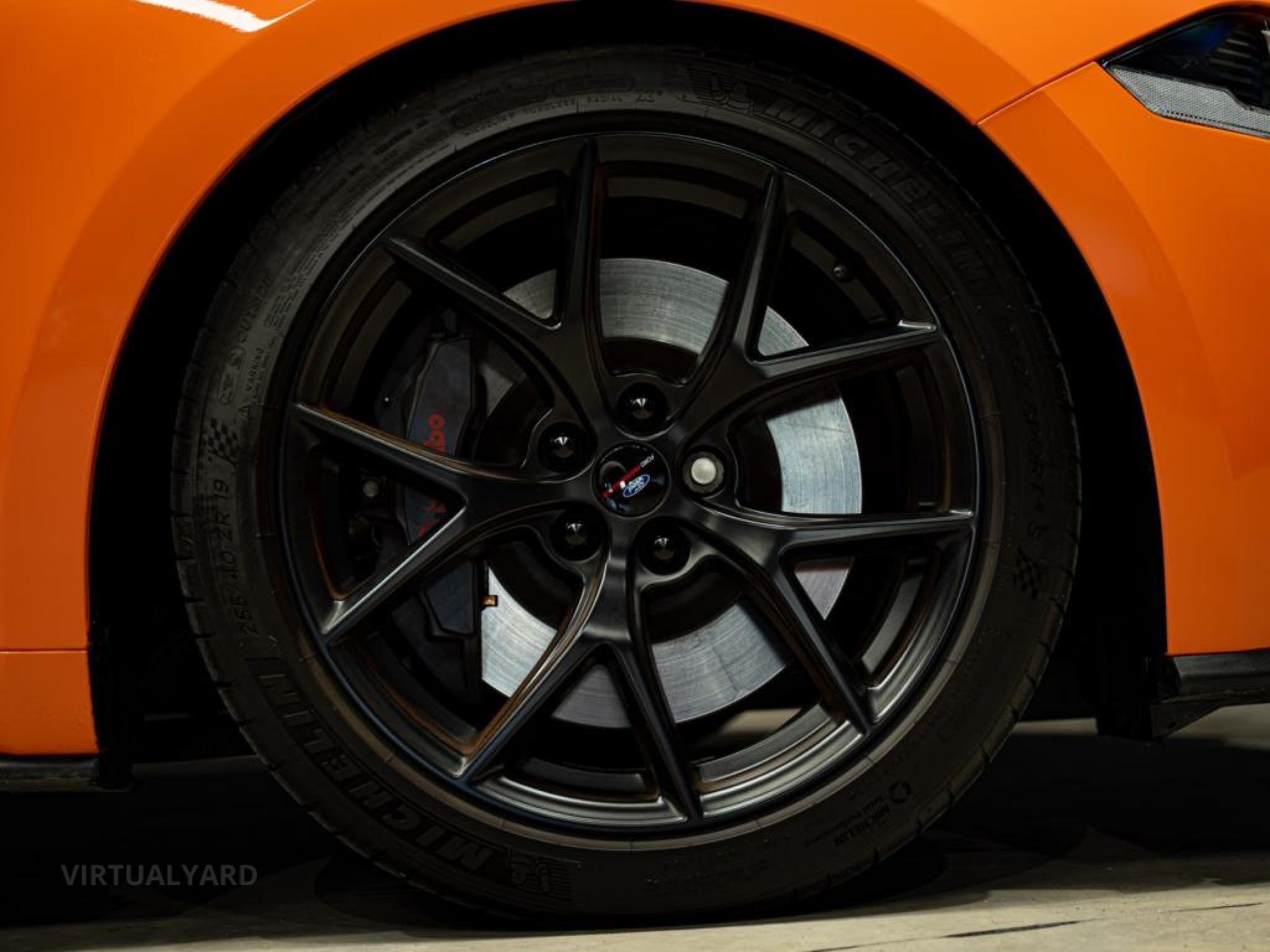FORD MUSTANG
