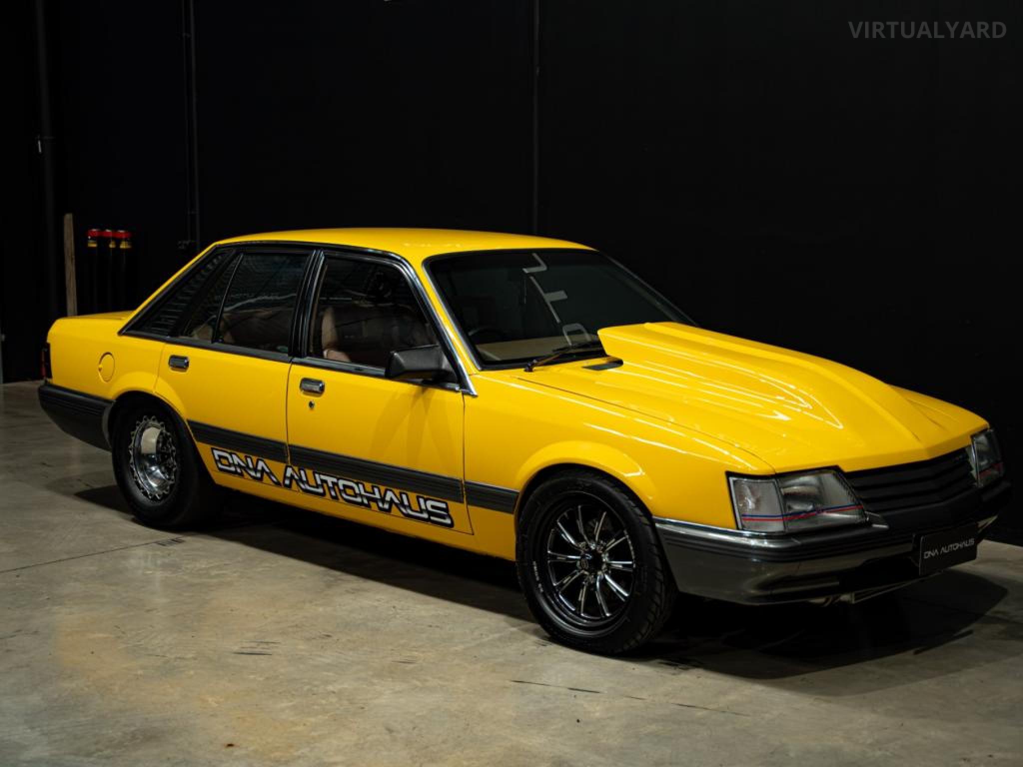 HOLDEN COMMODORE