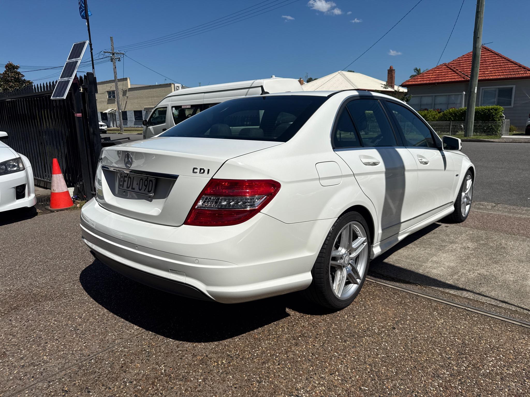 MERCEDES-BENZ C220