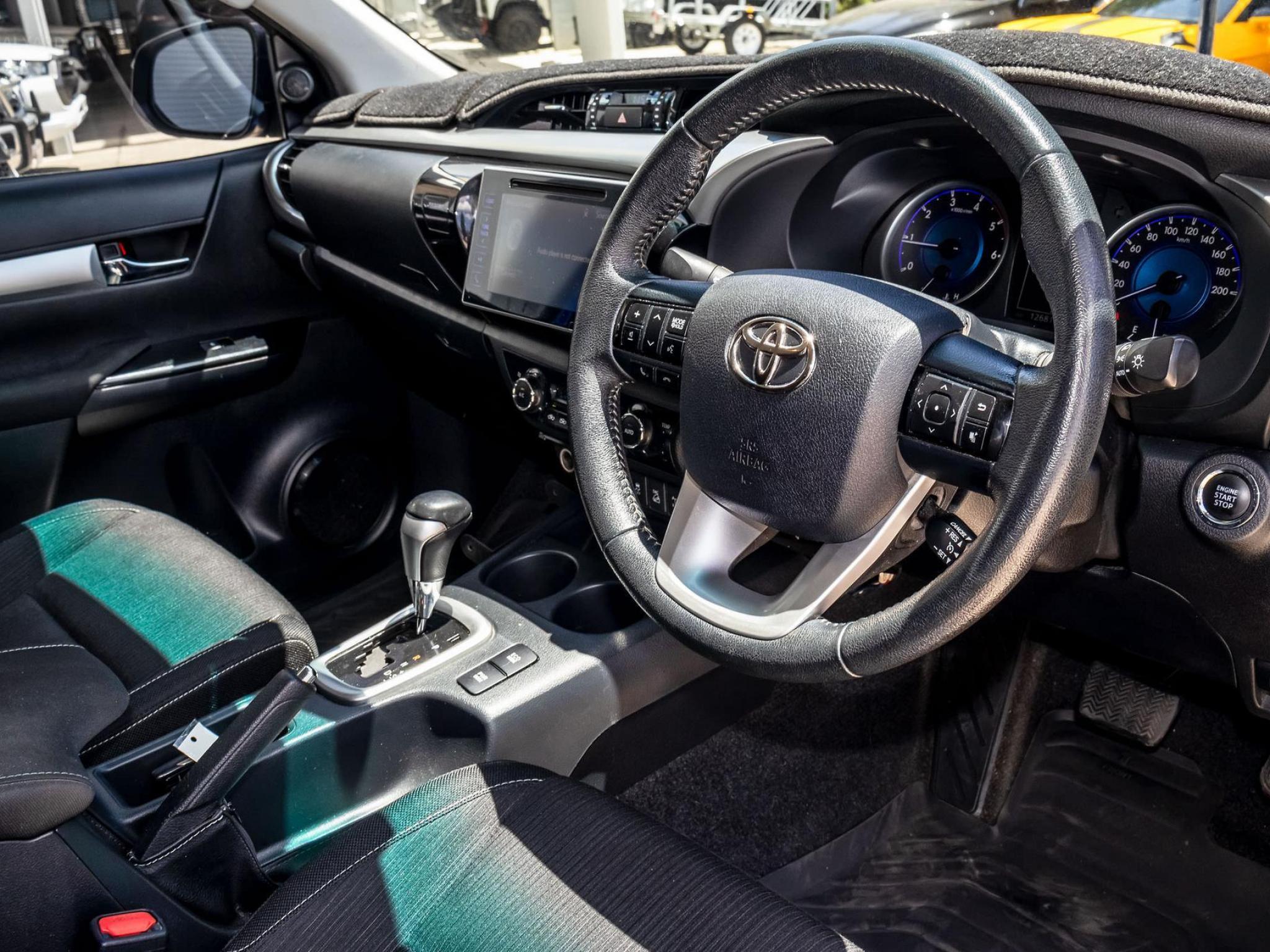 TOYOTA HILUX
