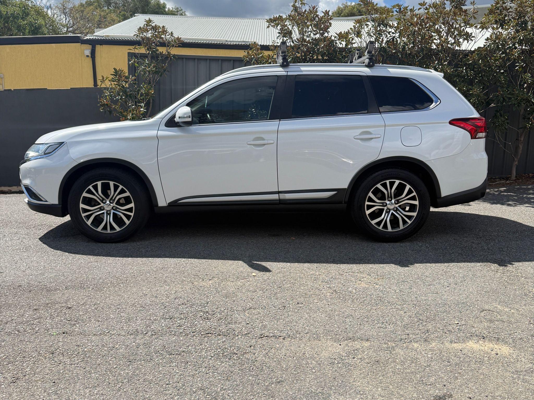 MITSUBISHI OUTLANDER