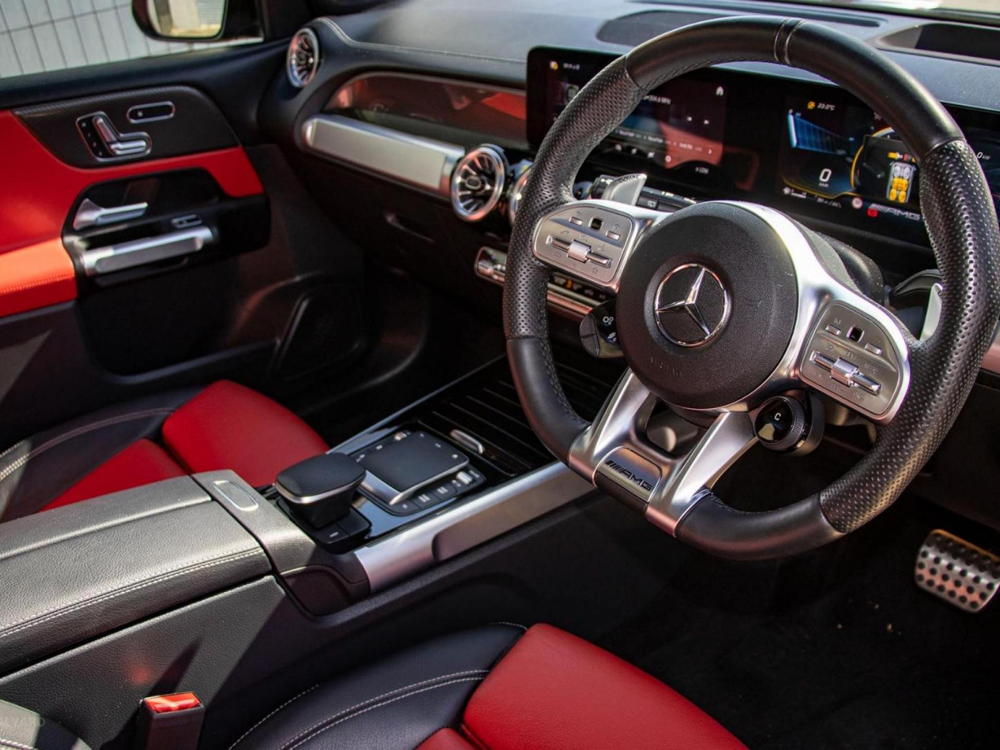 MERCEDES-AMG GLB