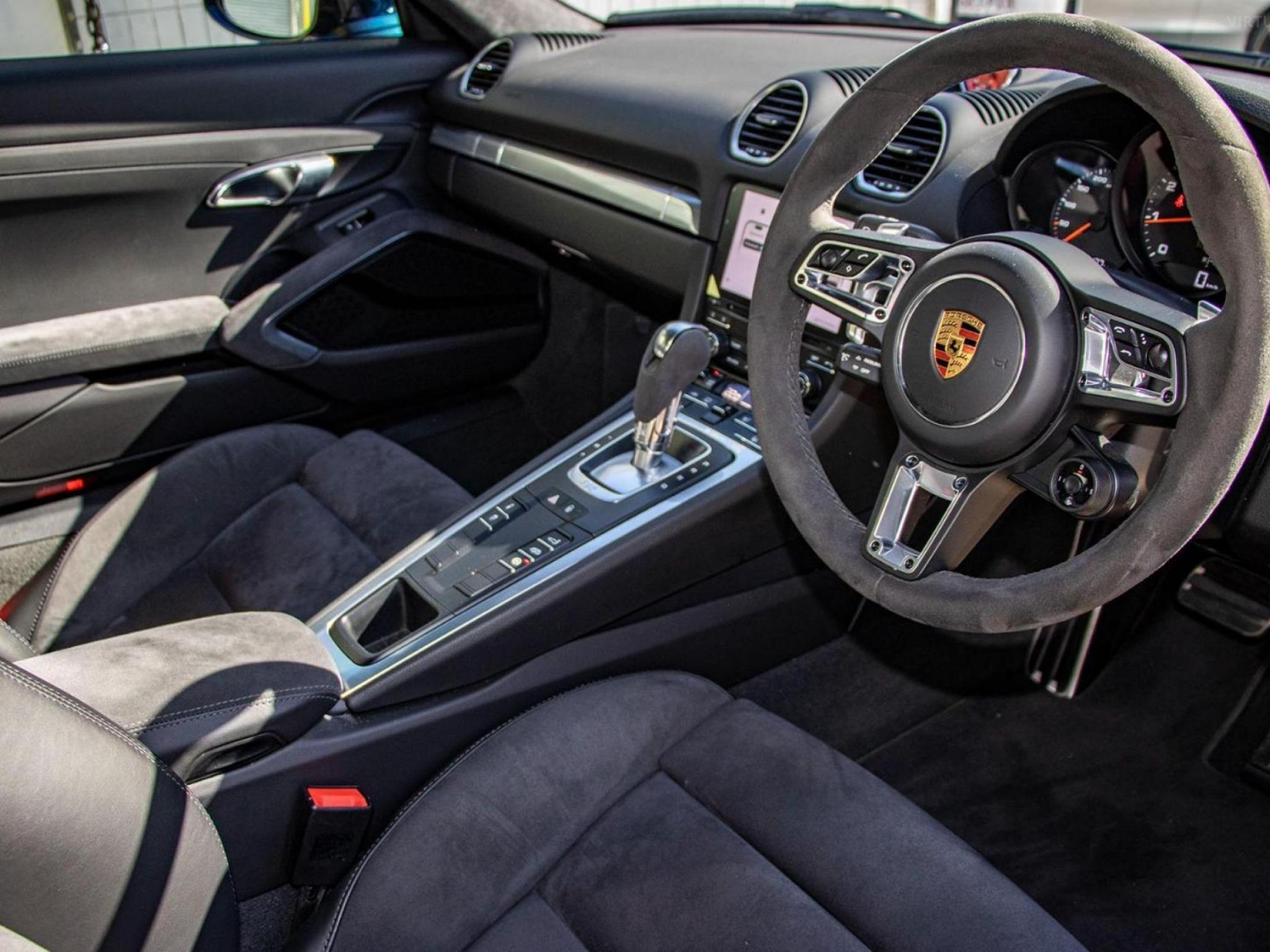 PORSCHE 718