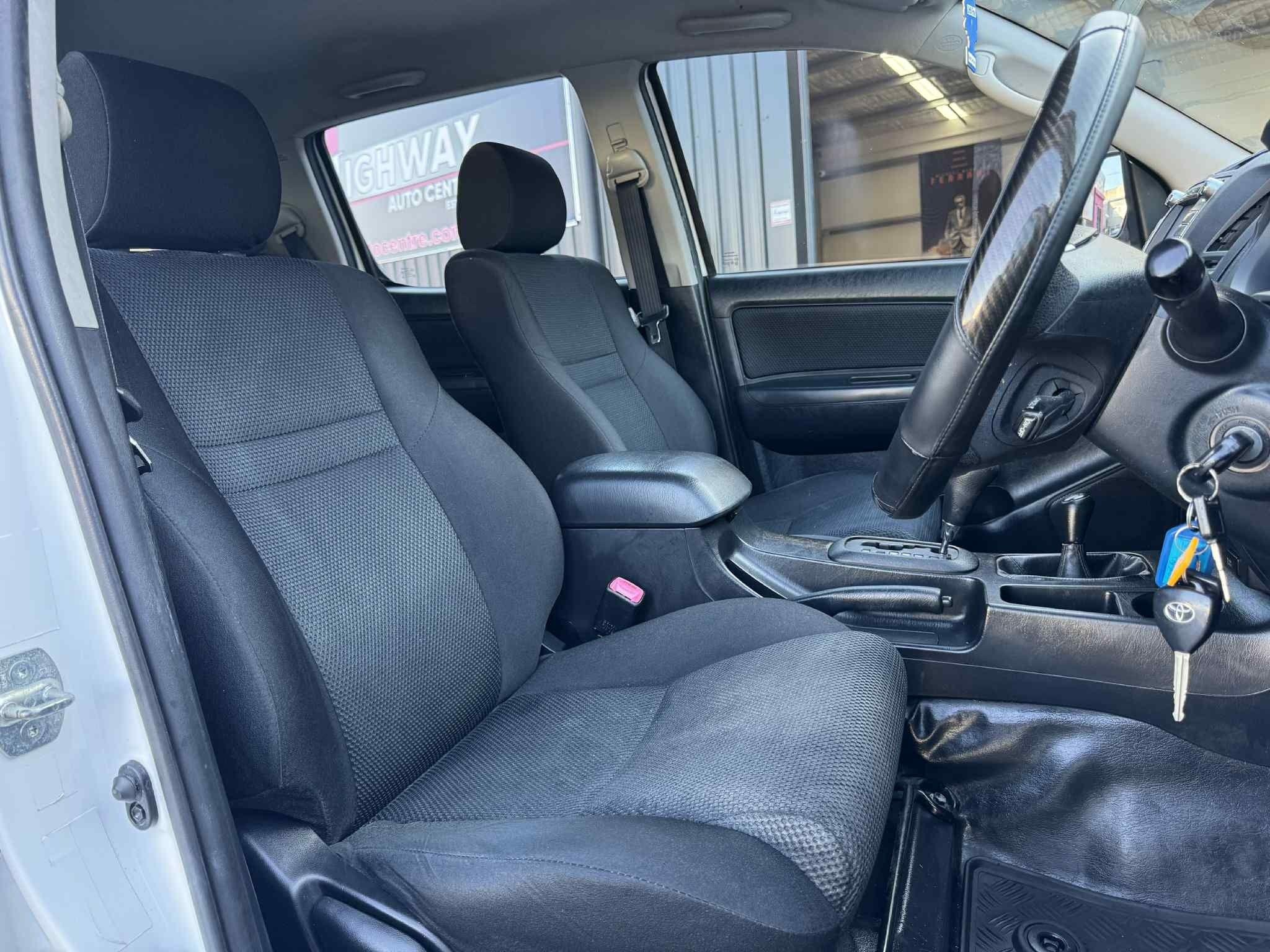 TOYOTA HILUX