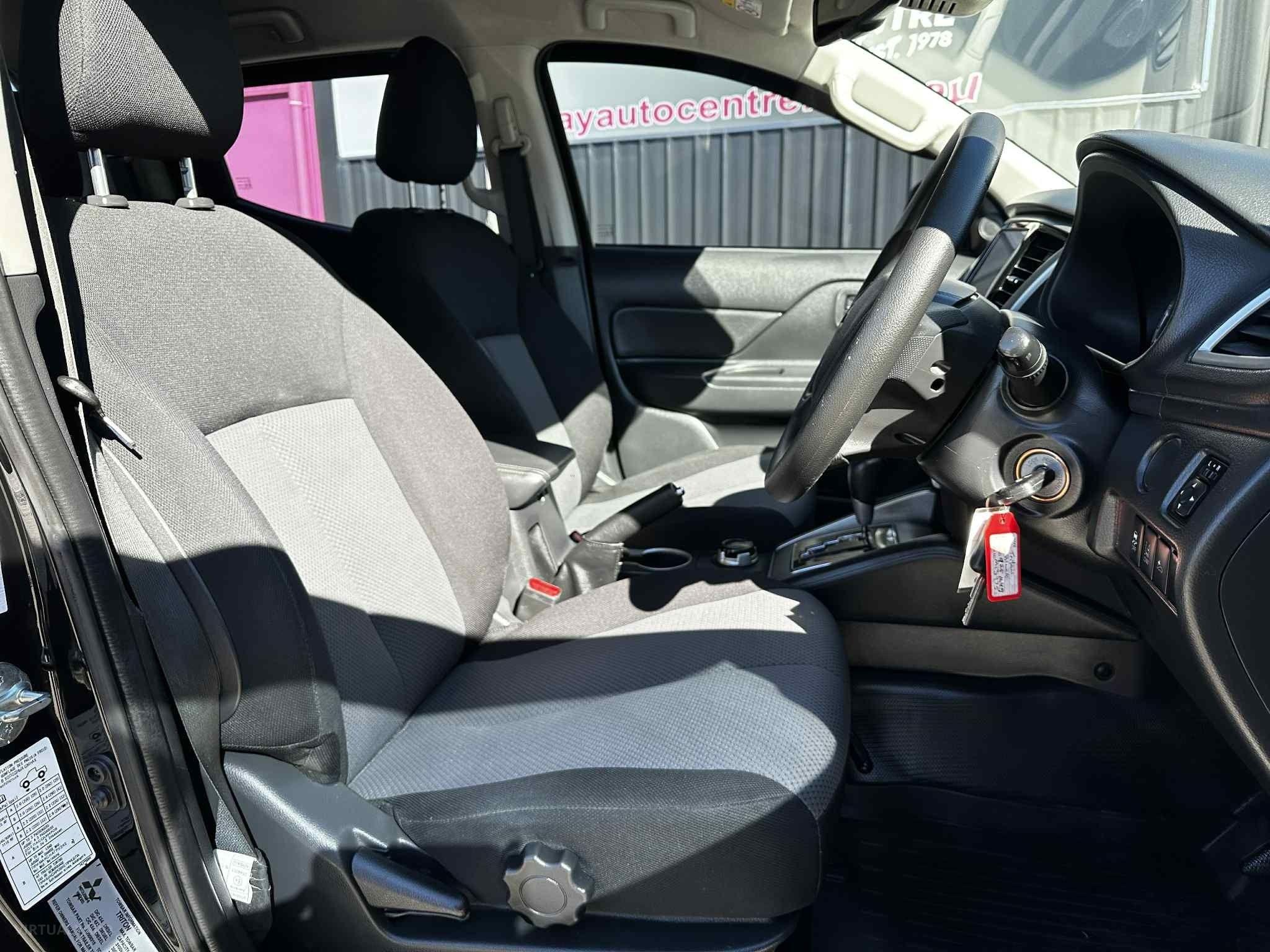MITSUBISHI TRITON