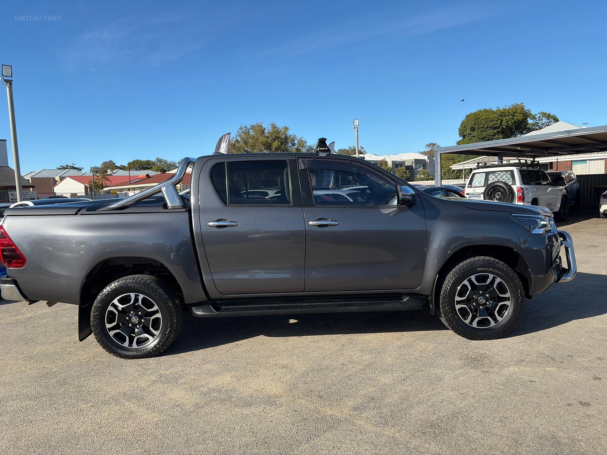 TOYOTA HILUX