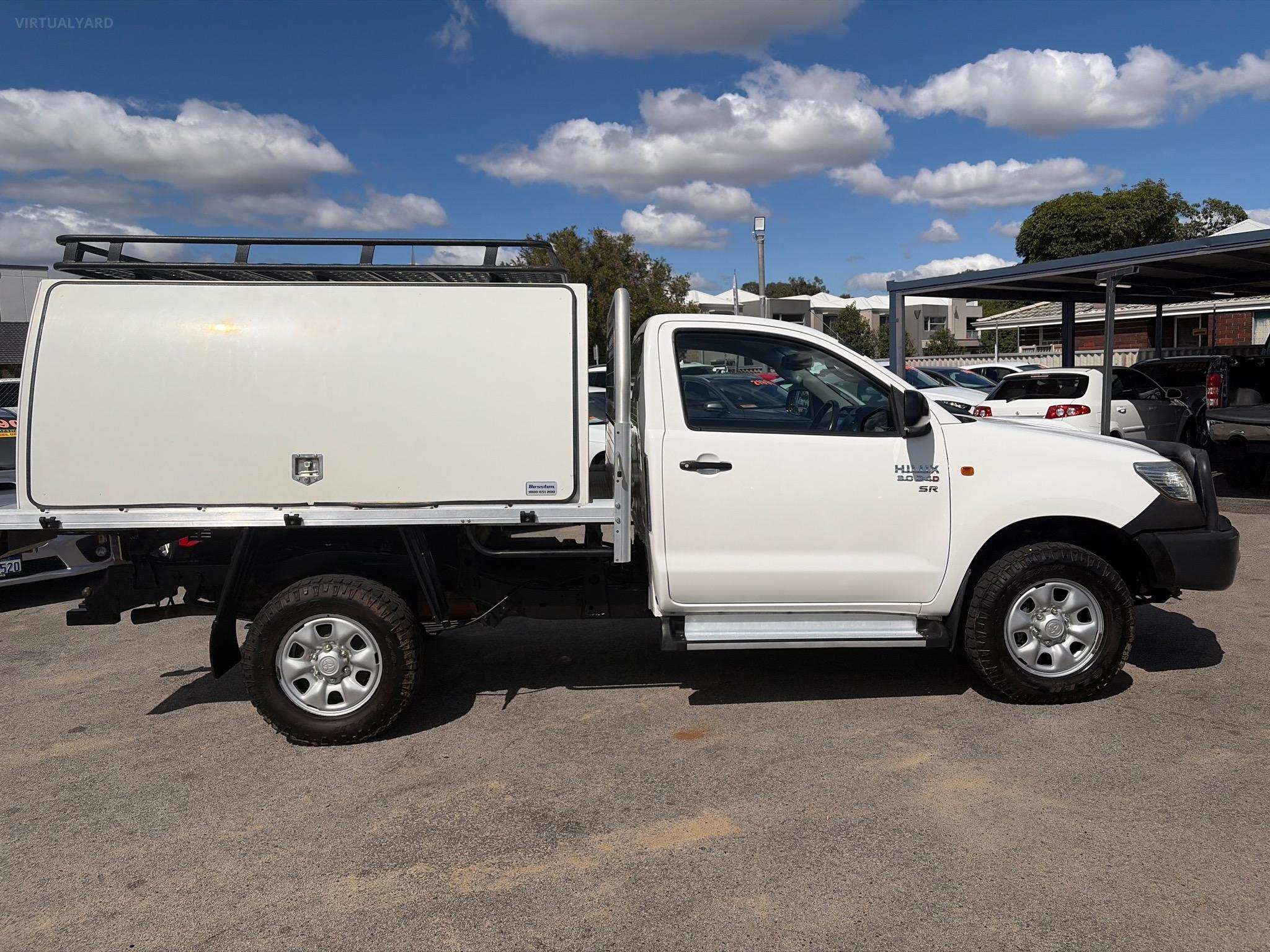 TOYOTA HILUX