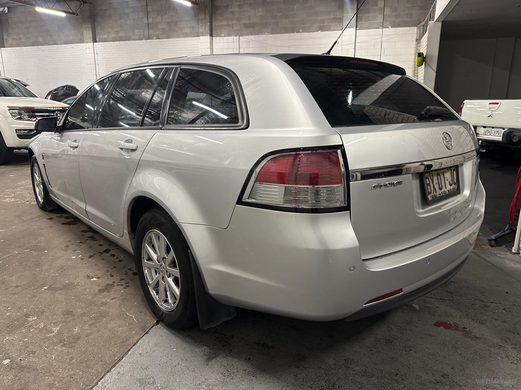 HOLDEN COMMODORE