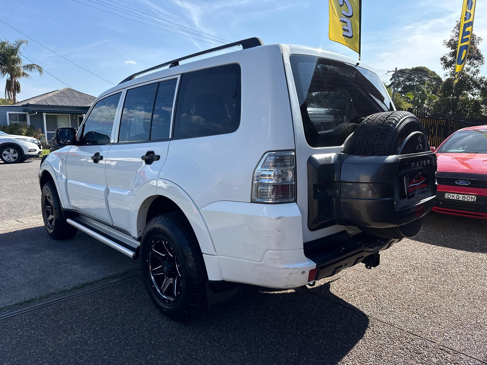 MITSUBISHI PAJERO