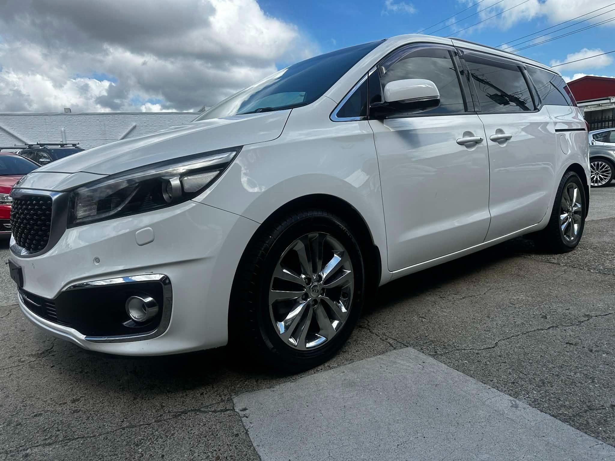 KIA CARNIVAL