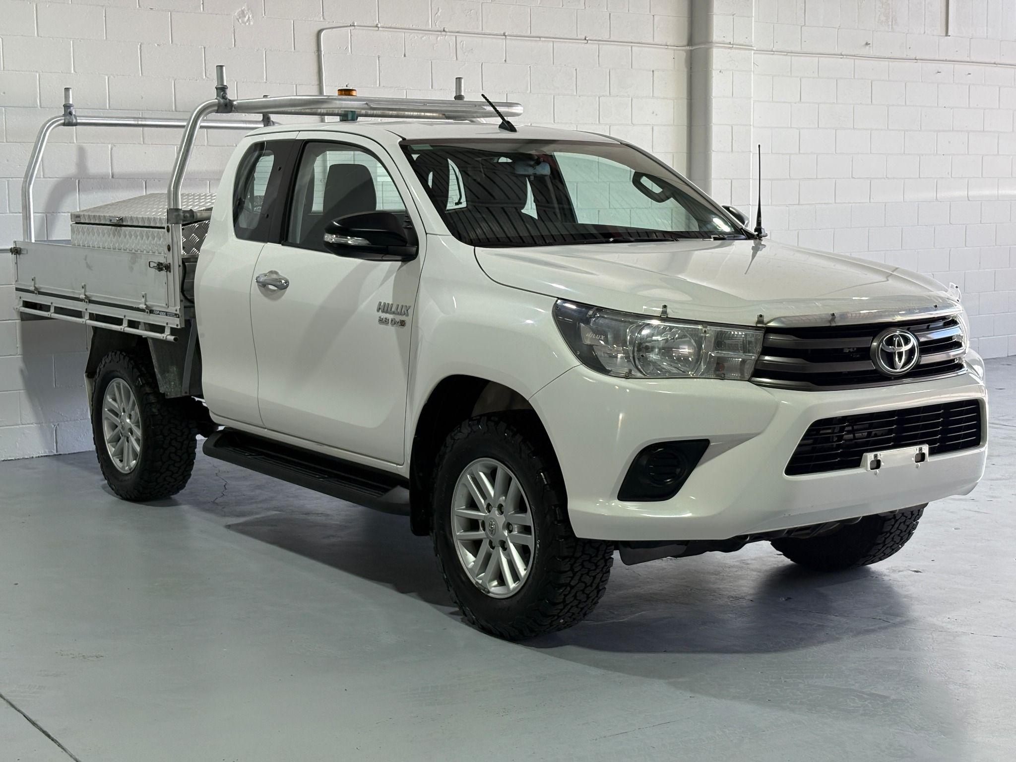 TOYOTA HILUX