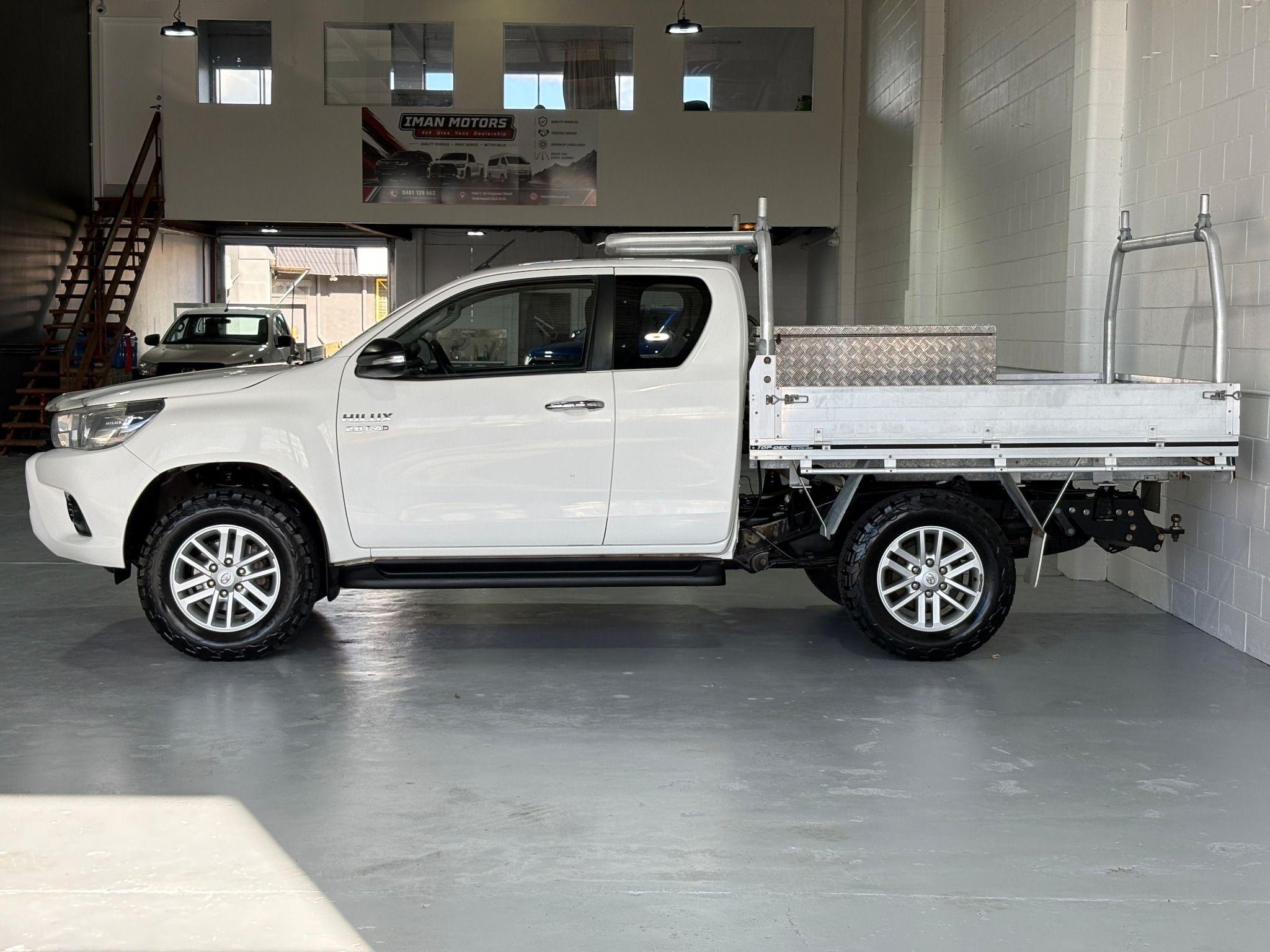 TOYOTA HILUX