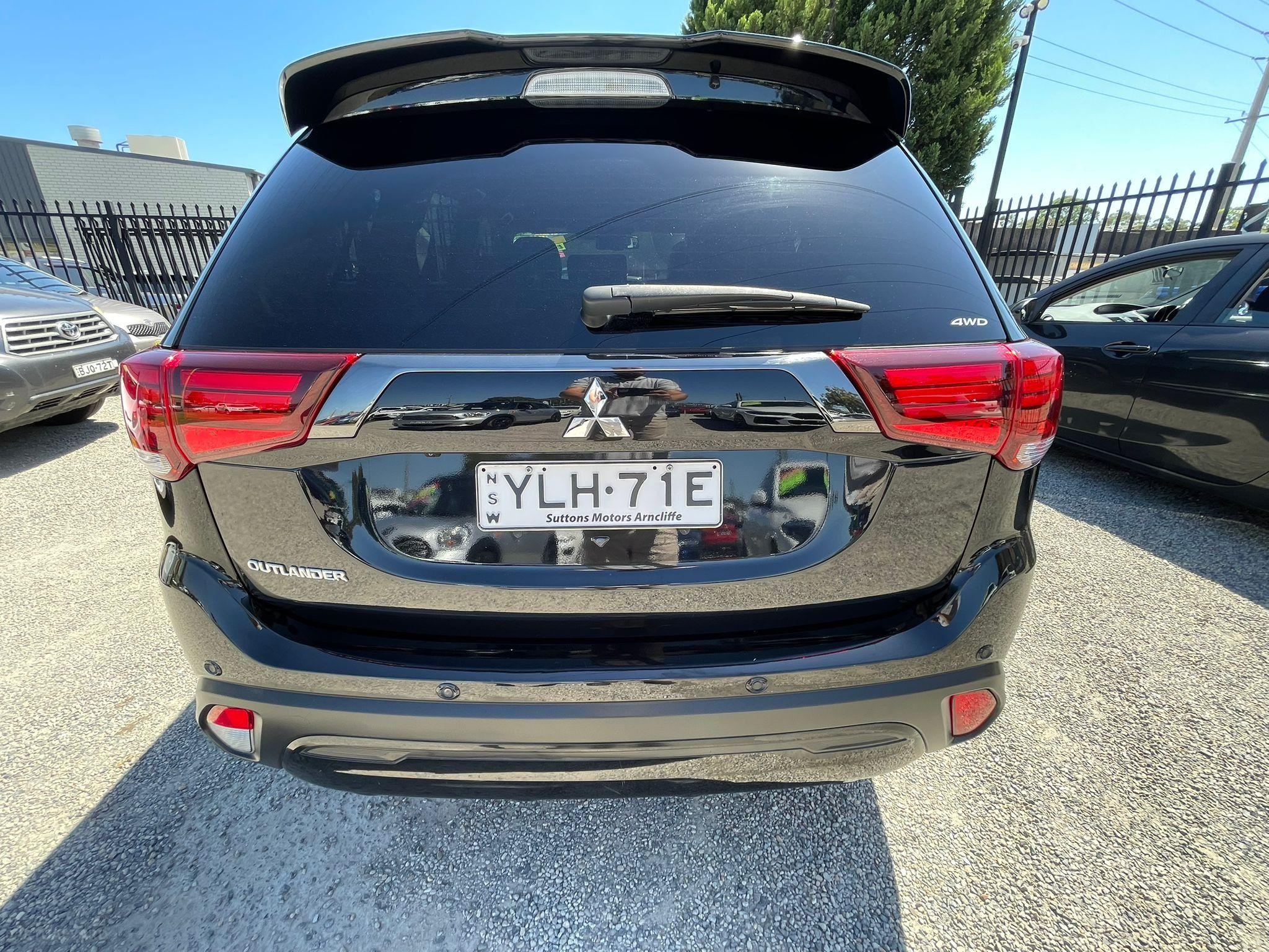 MITSUBISHI OUTLANDER