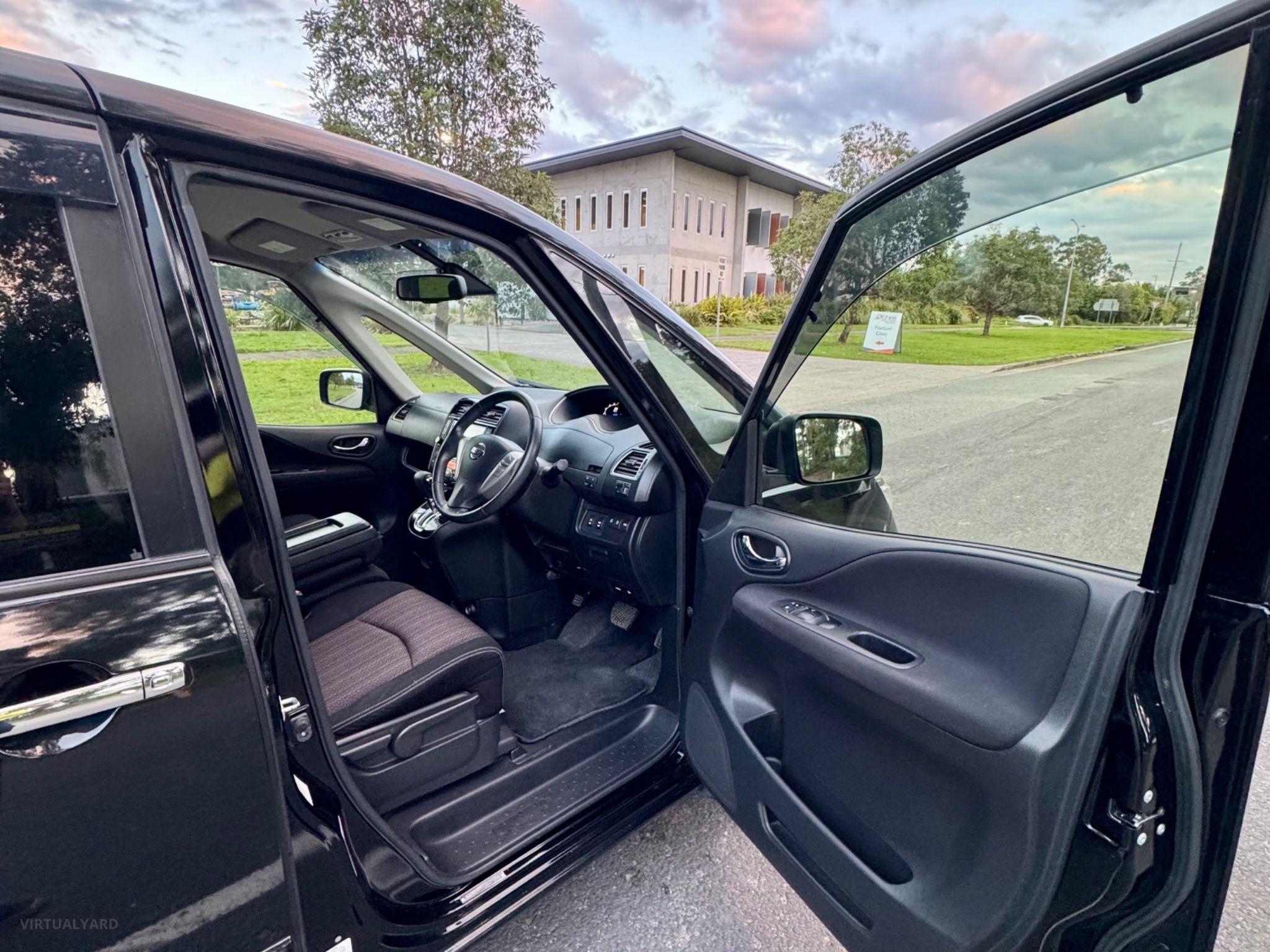 NISSAN SERENA Hybrid 8 Seat