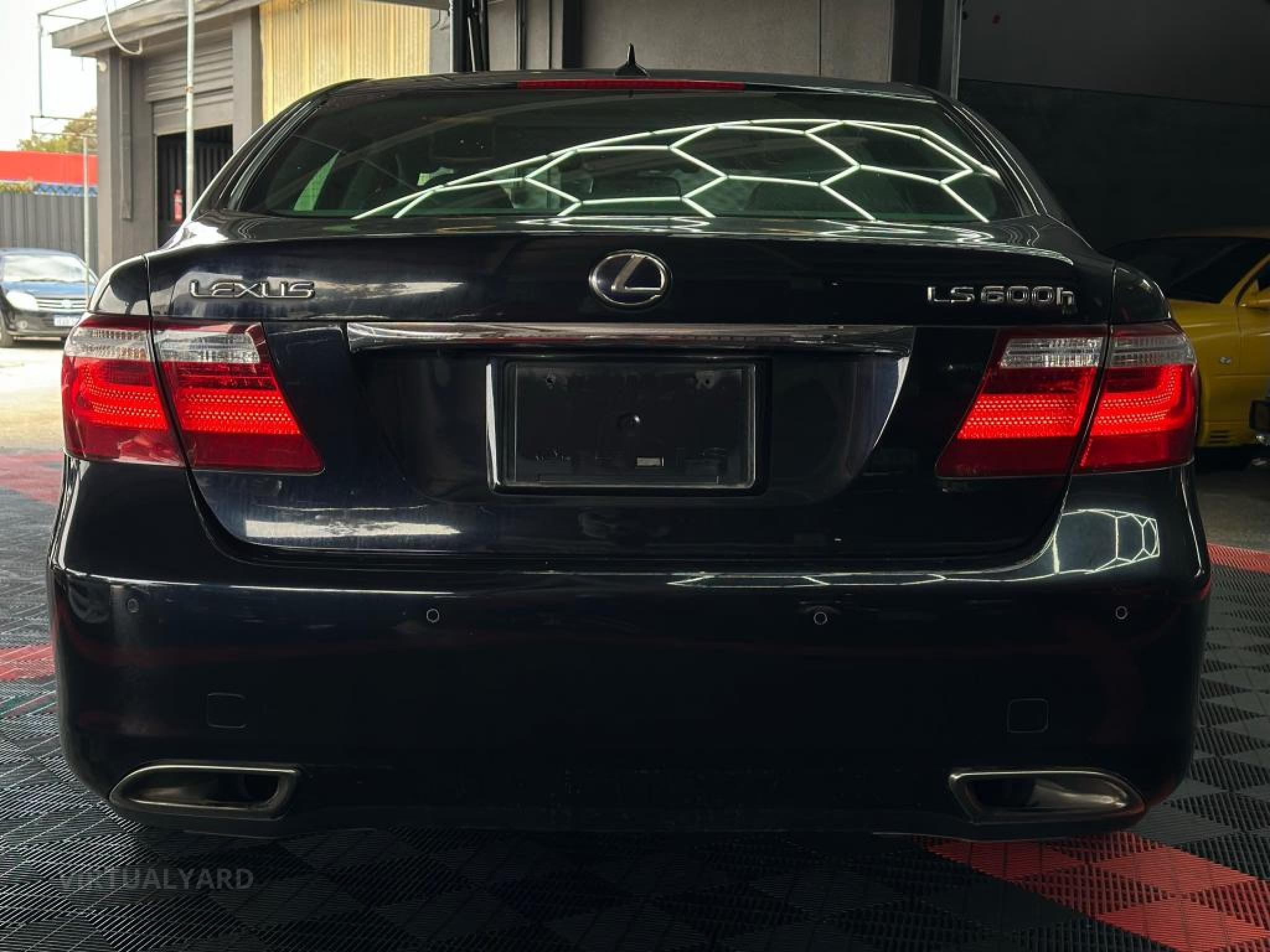 Lexus LS