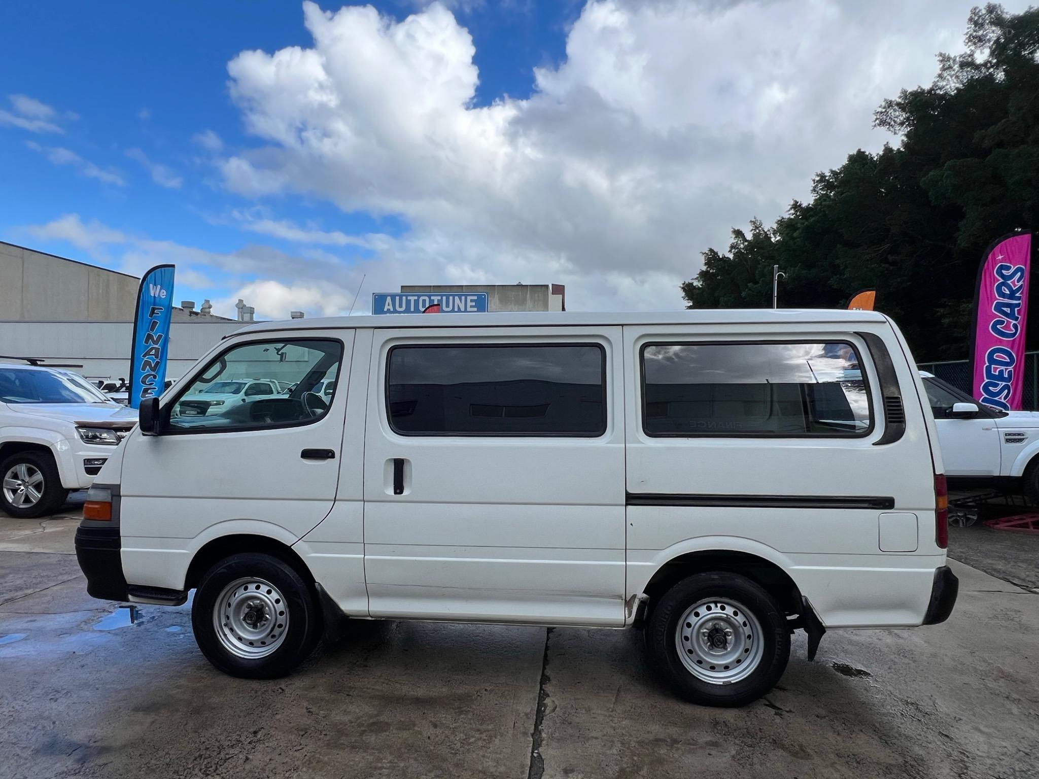 TOYOTA HIACE