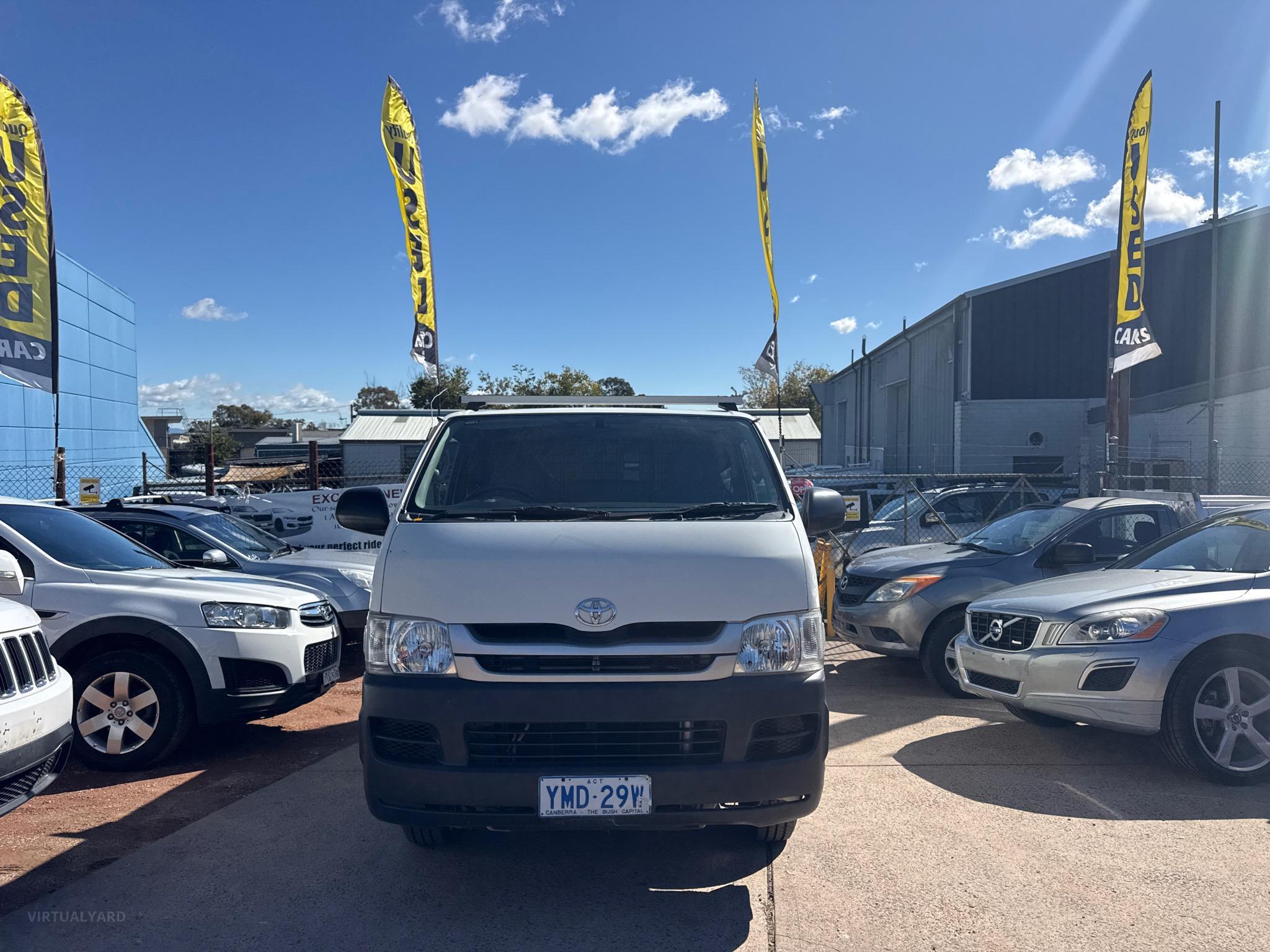 TOYOTA HIACE