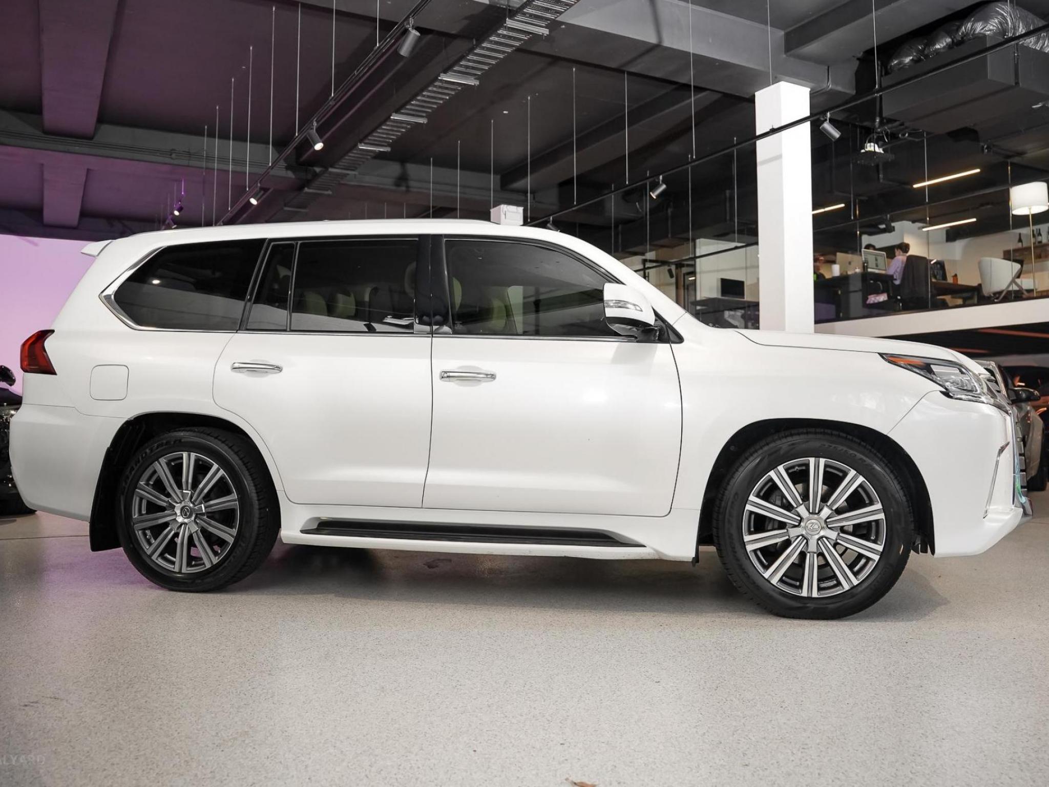 LEXUS LX570