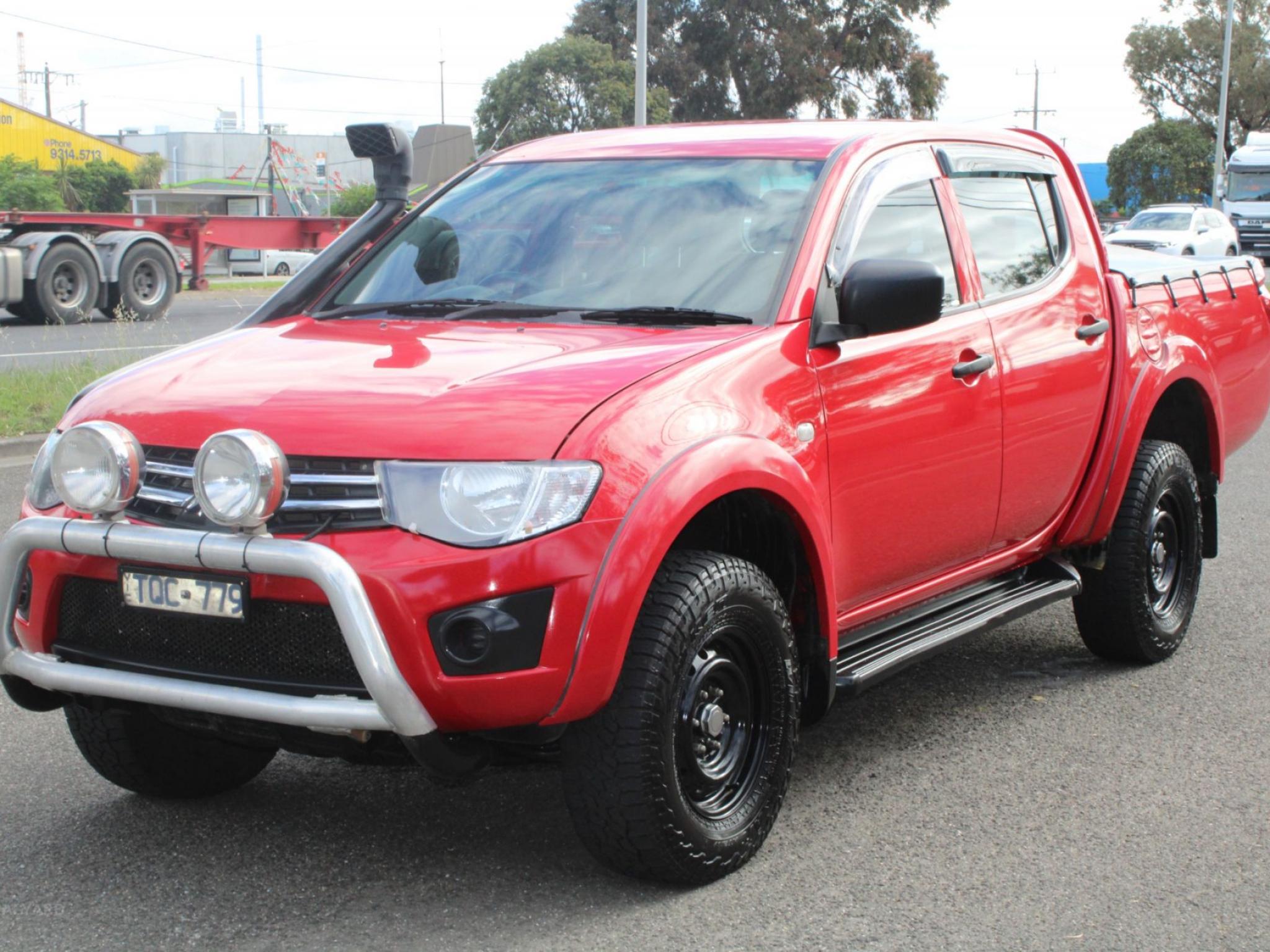 MITSUBISHI TRITON