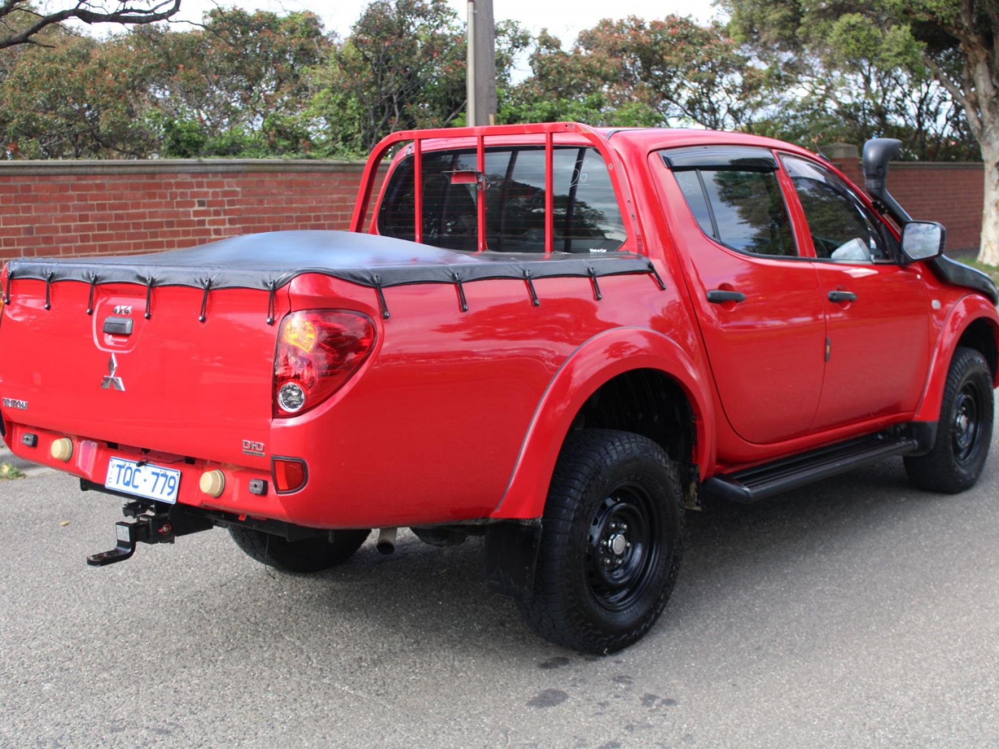 MITSUBISHI TRITON