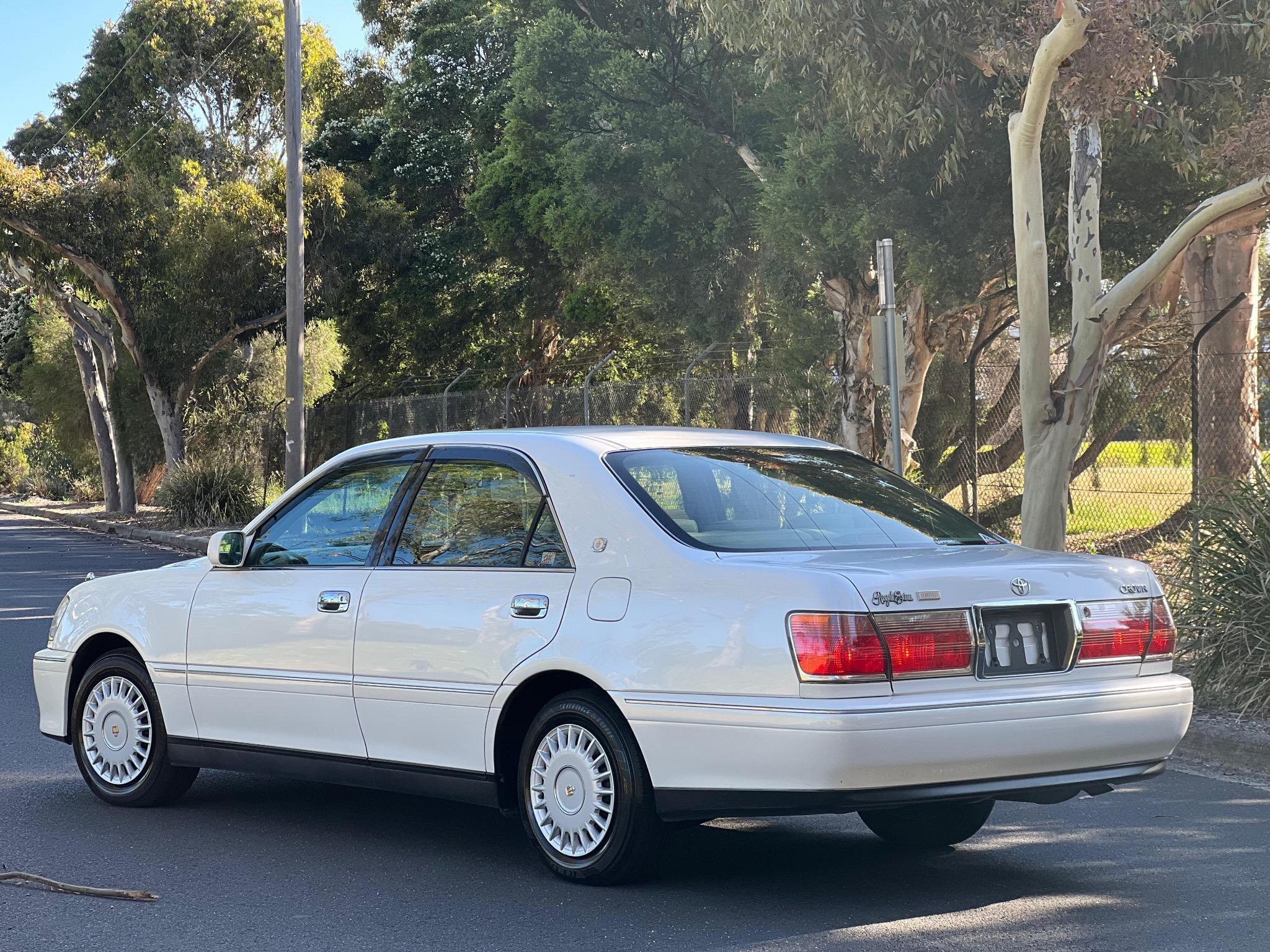 TOYOTA CROWN ROYAL SALON