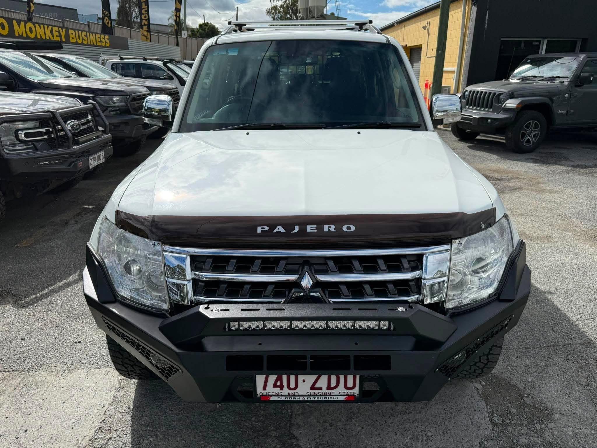 MITSUBISHI PAJERO
