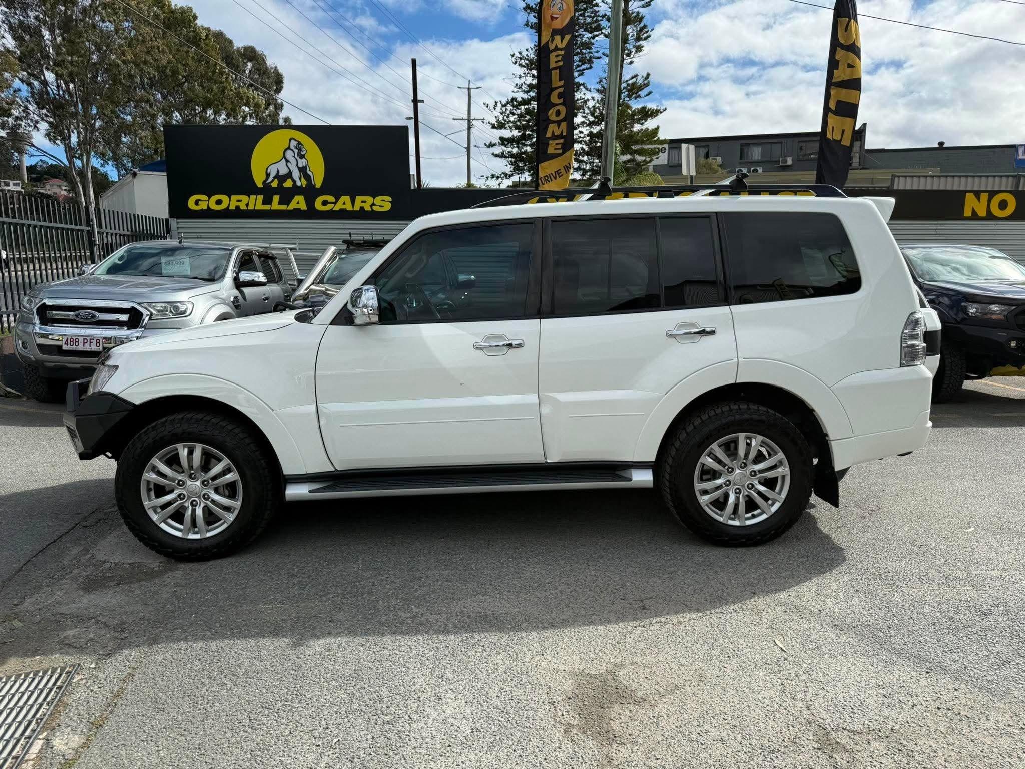 MITSUBISHI PAJERO