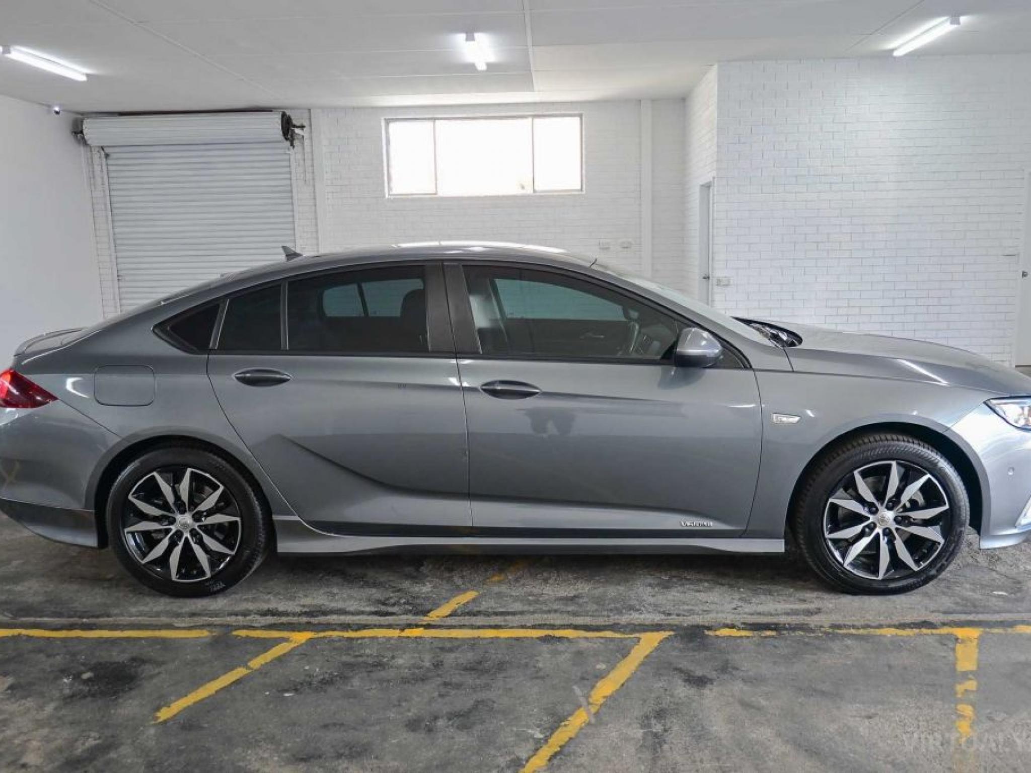 HOLDEN COMMODORE