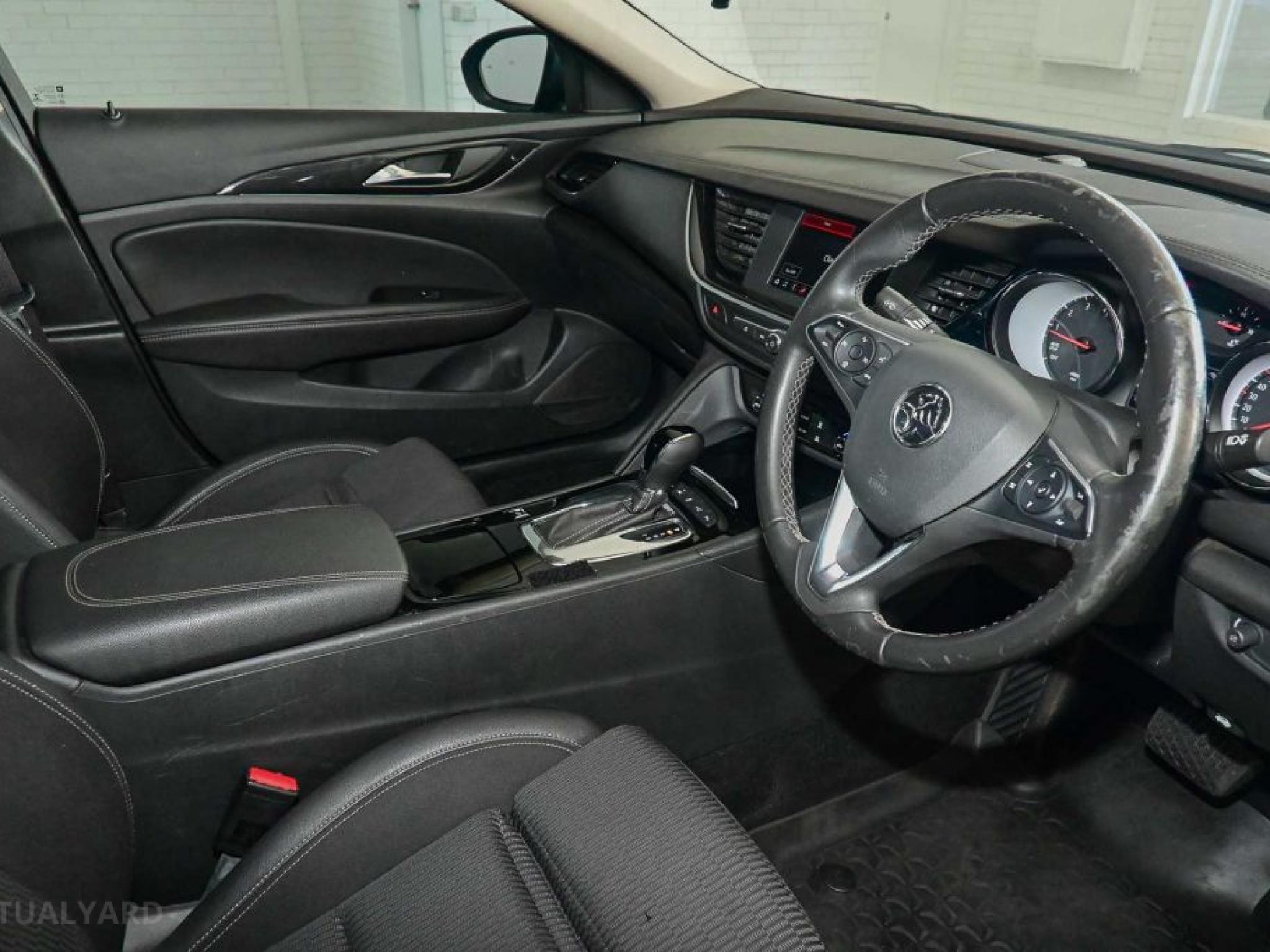 HOLDEN COMMODORE