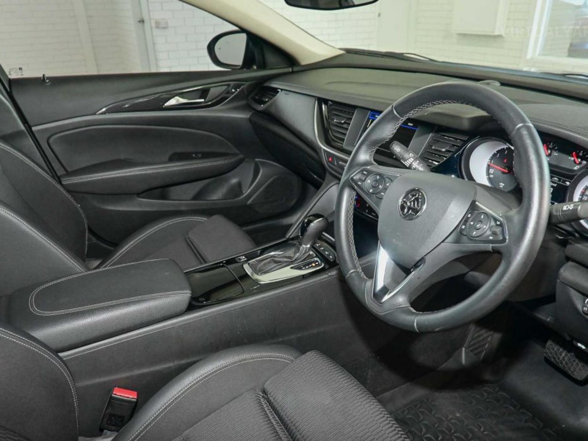 HOLDEN COMMODORE