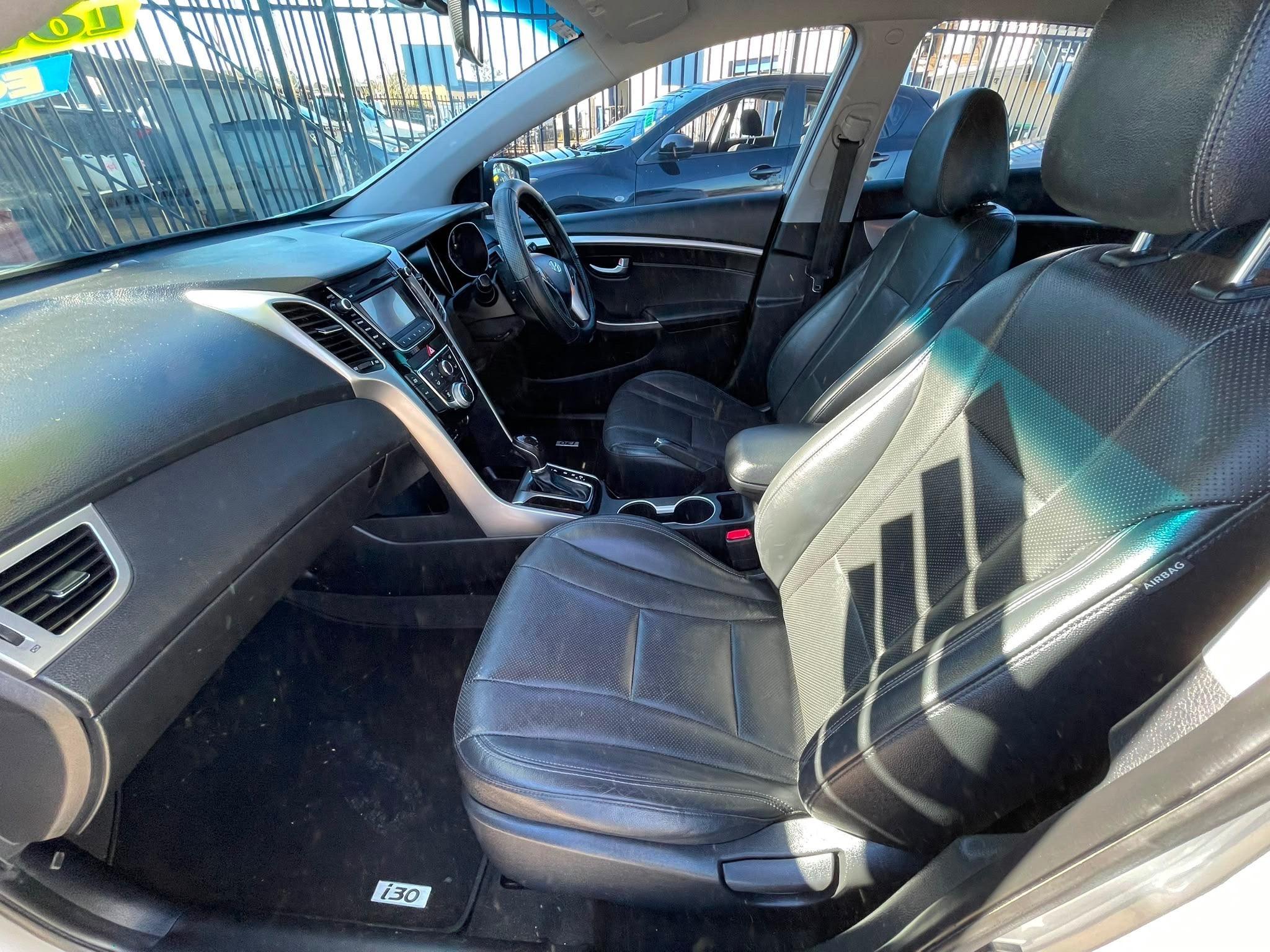 HYUNDAI i30