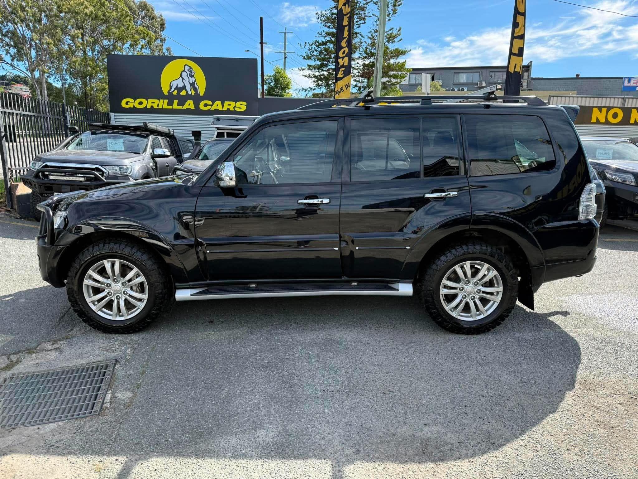 MITSUBISHI PAJERO
