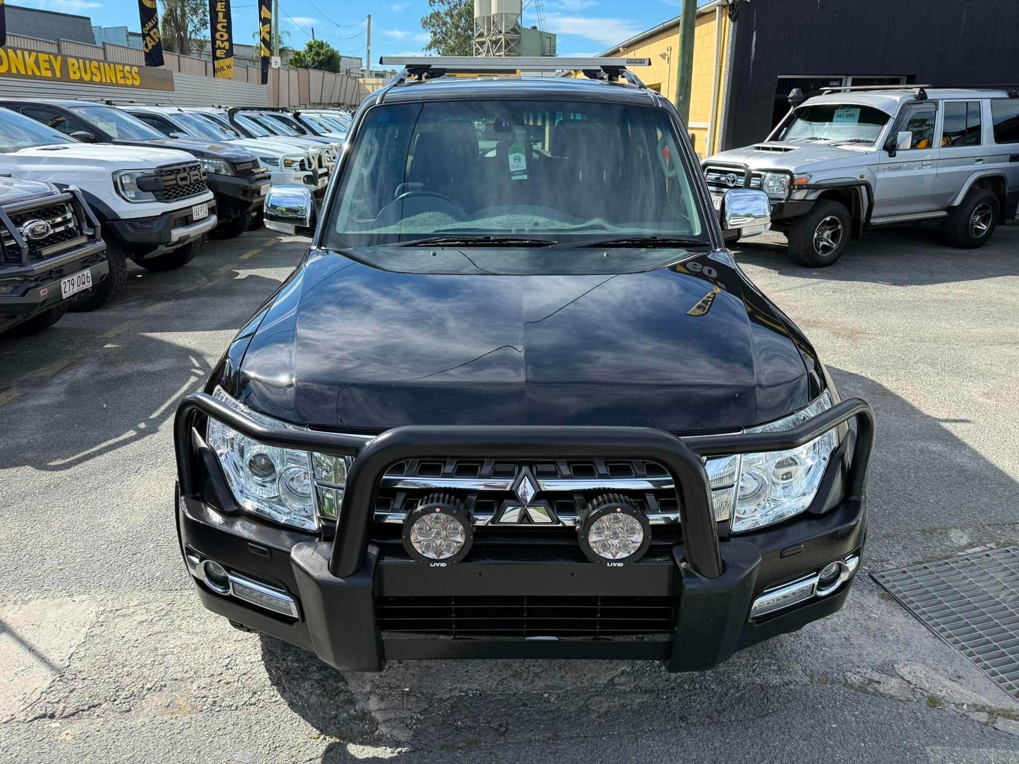 MITSUBISHI PAJERO