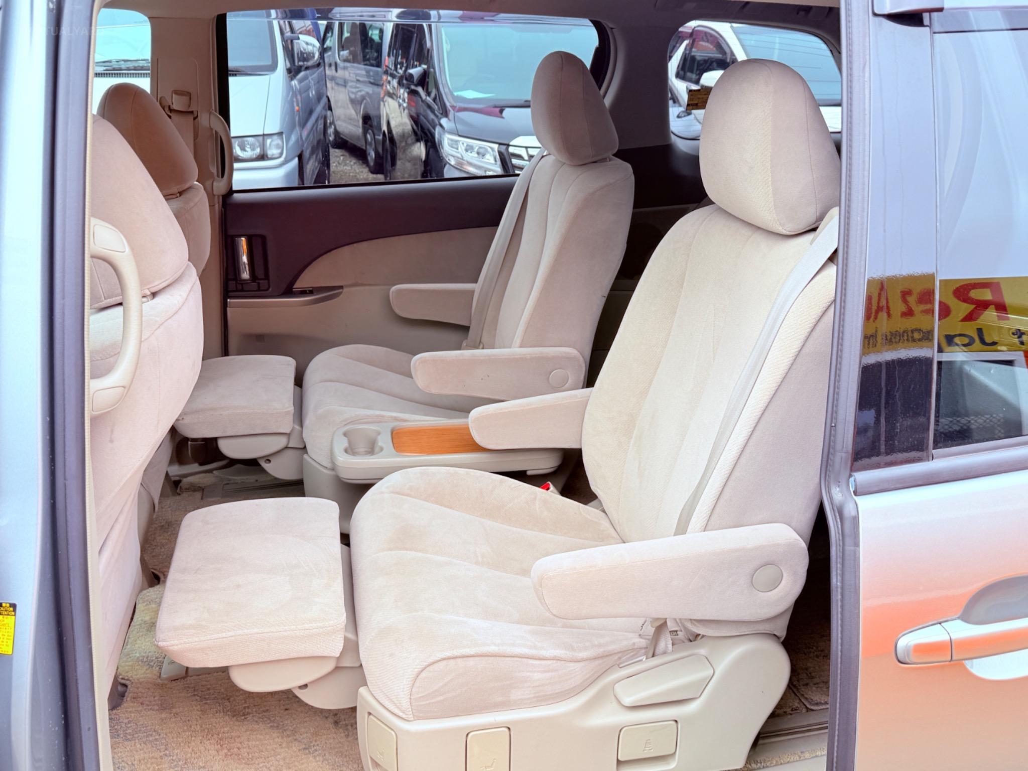 TOYOTA ESTIMA AERAS ACR50 - 7 SEATER