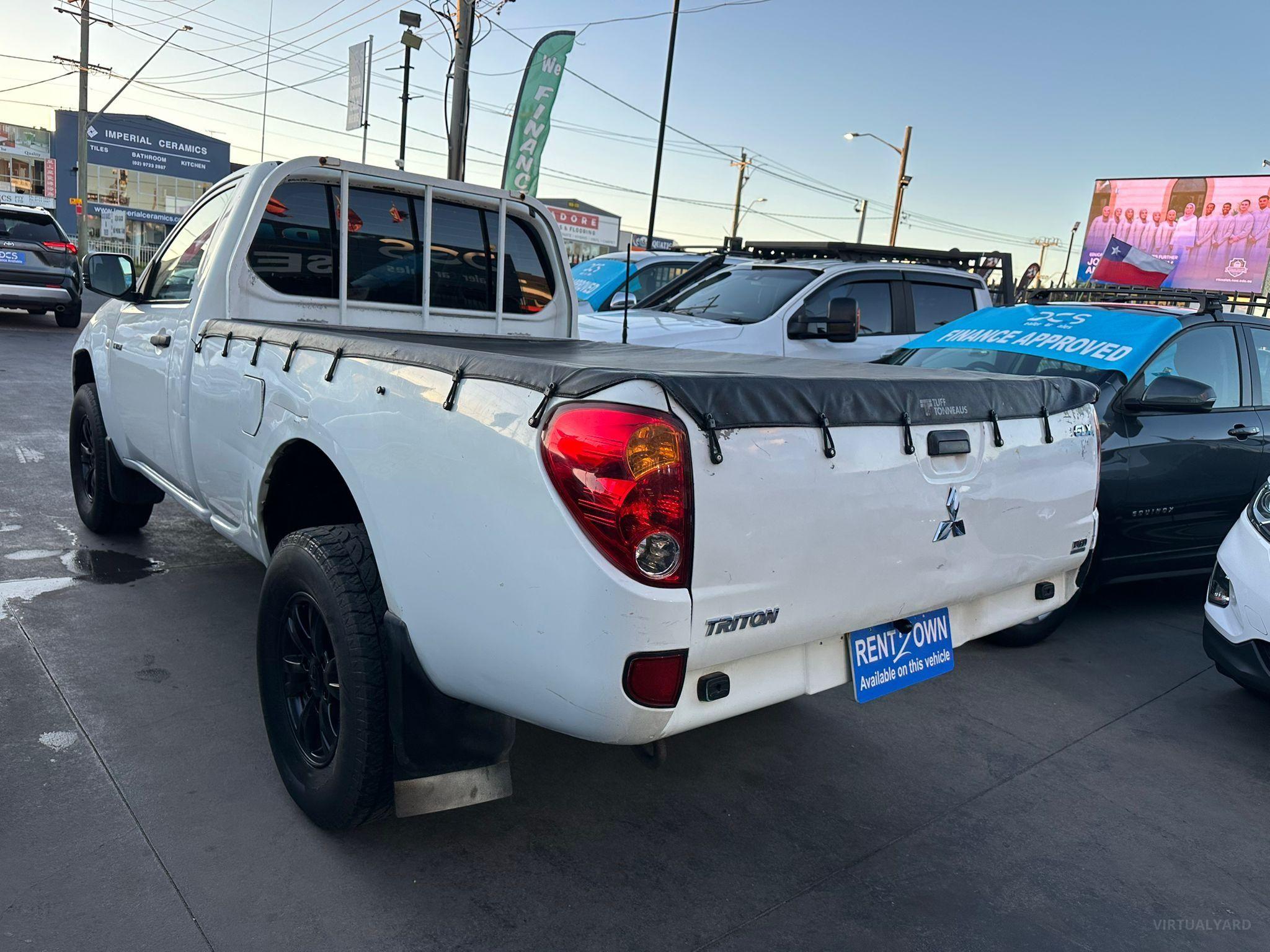 MITSUBISHI TRITON