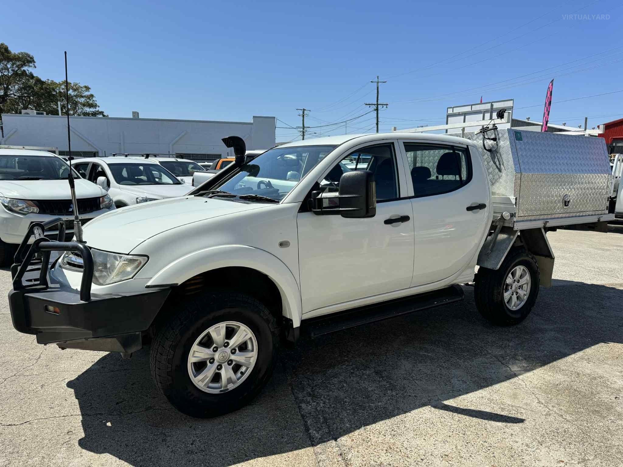 MITSUBISHI TRITON