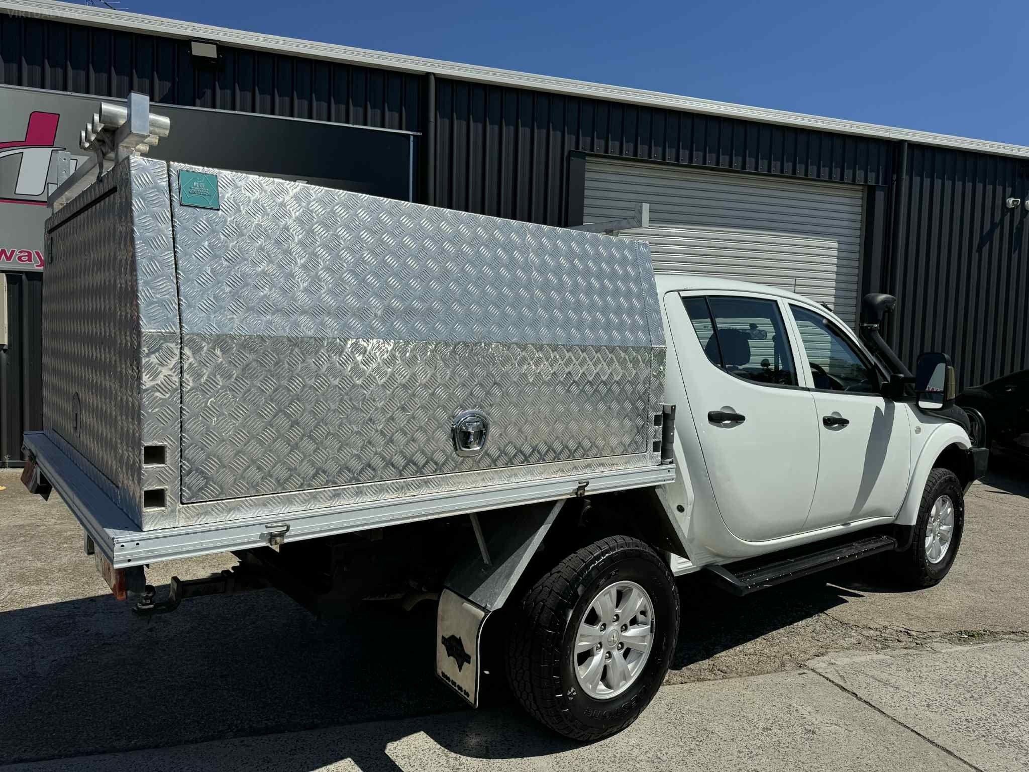MITSUBISHI TRITON