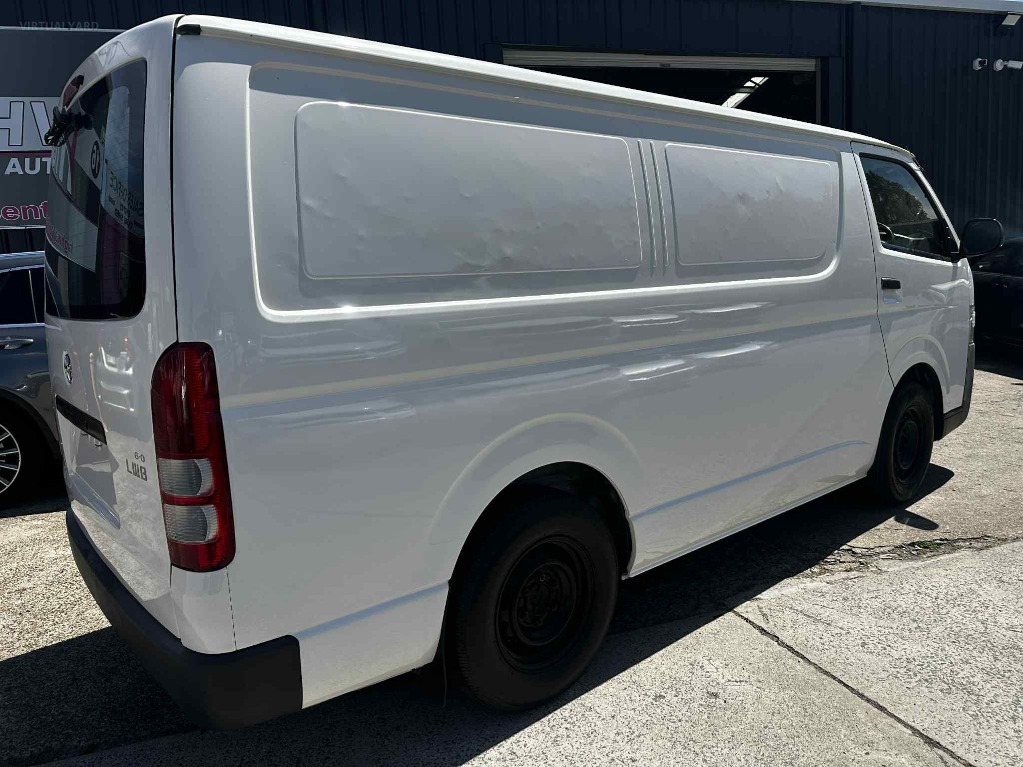 TOYOTA HIACE
