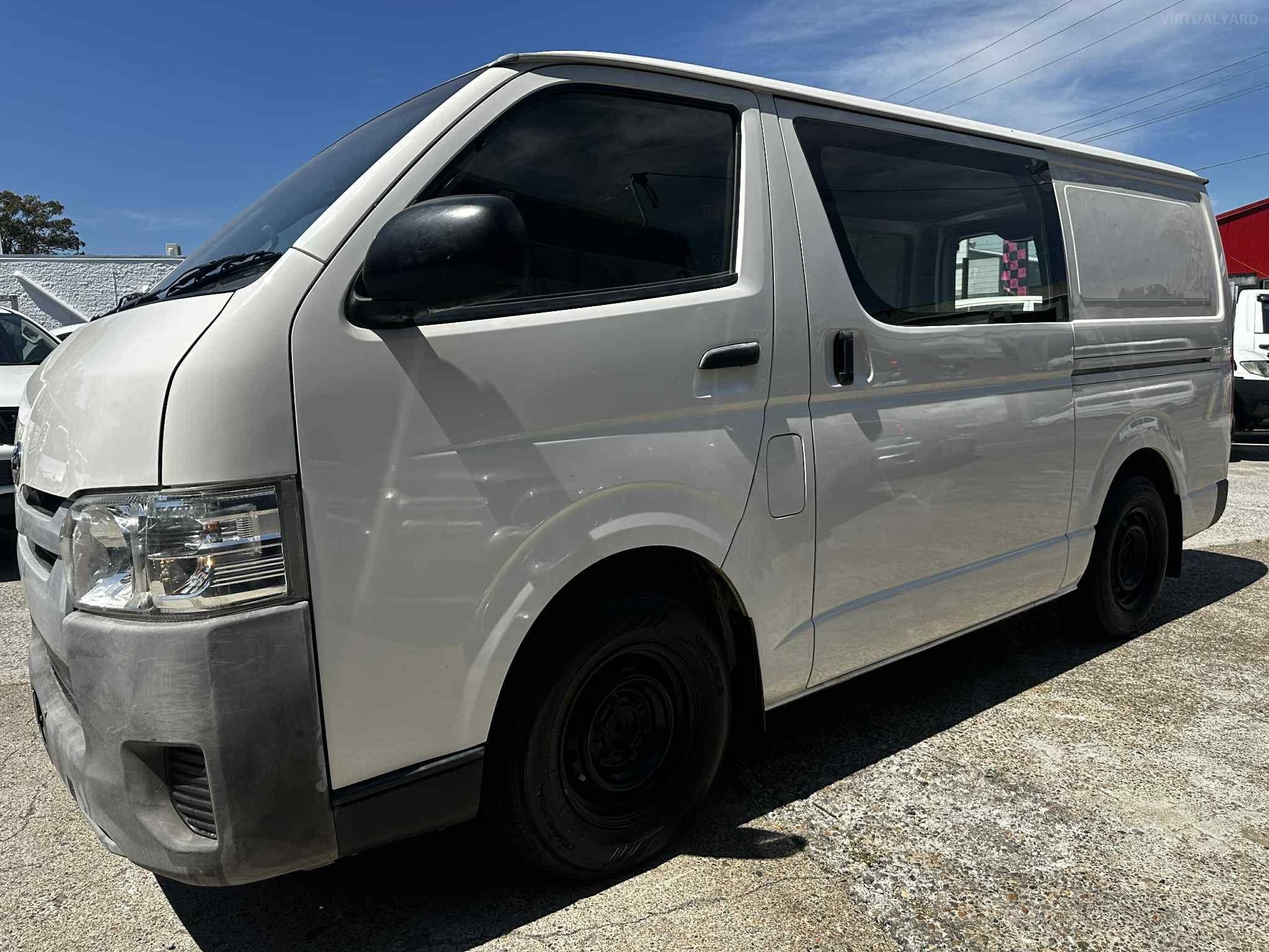 TOYOTA HIACE