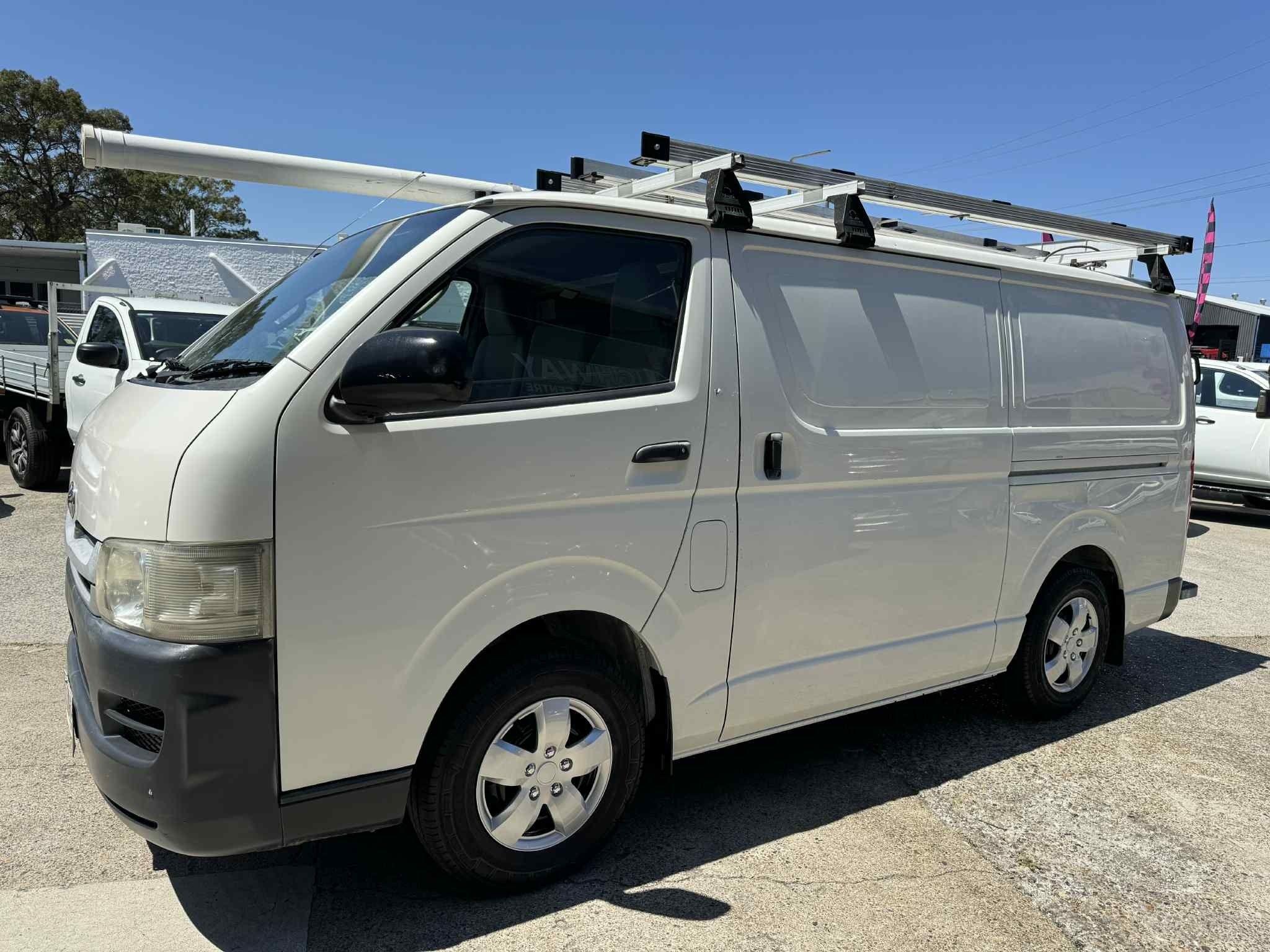 TOYOTA HIACE