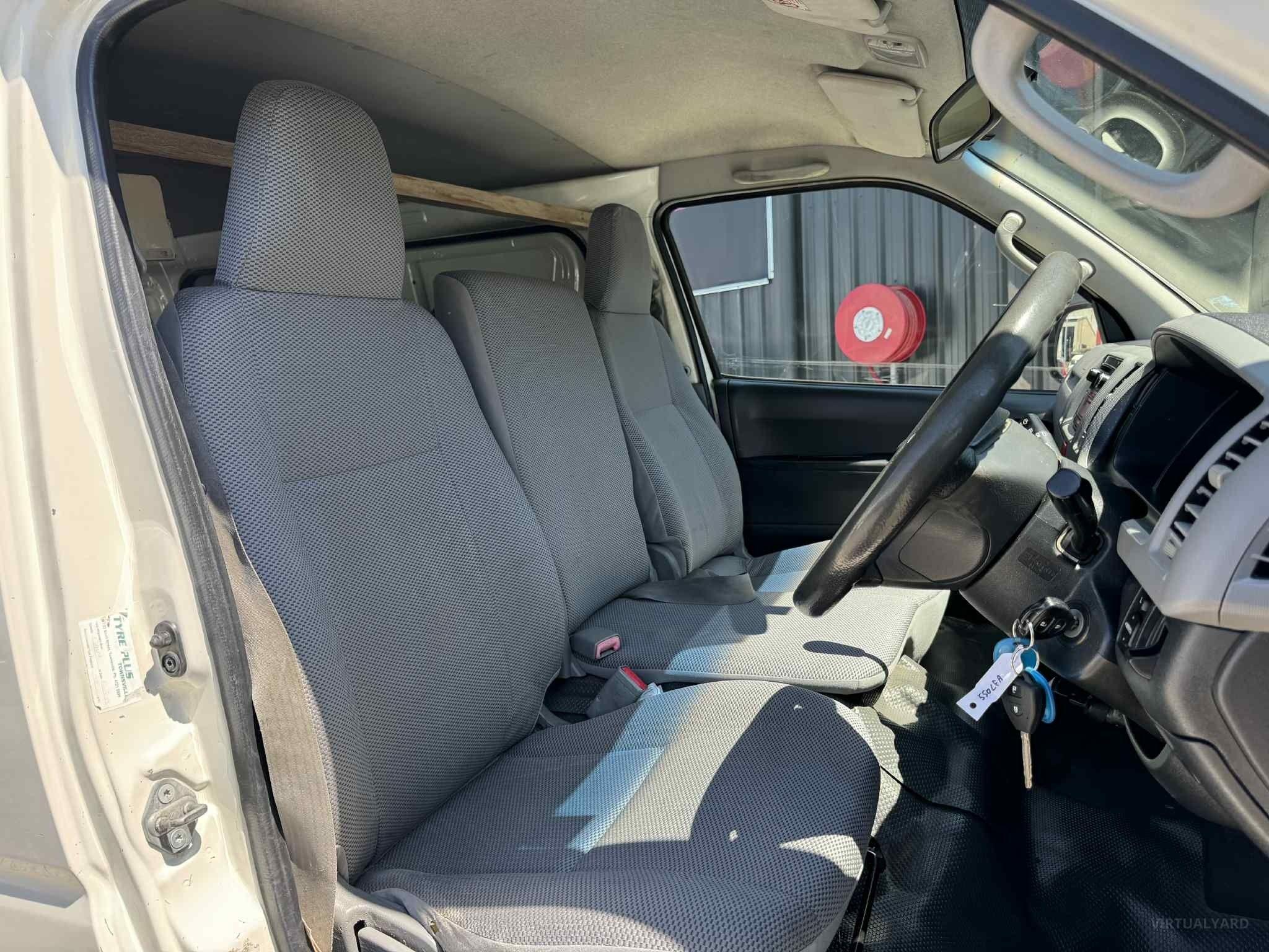 TOYOTA HIACE