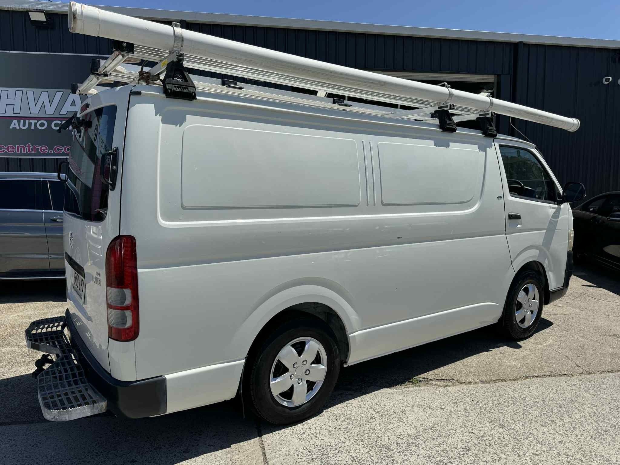 TOYOTA HIACE