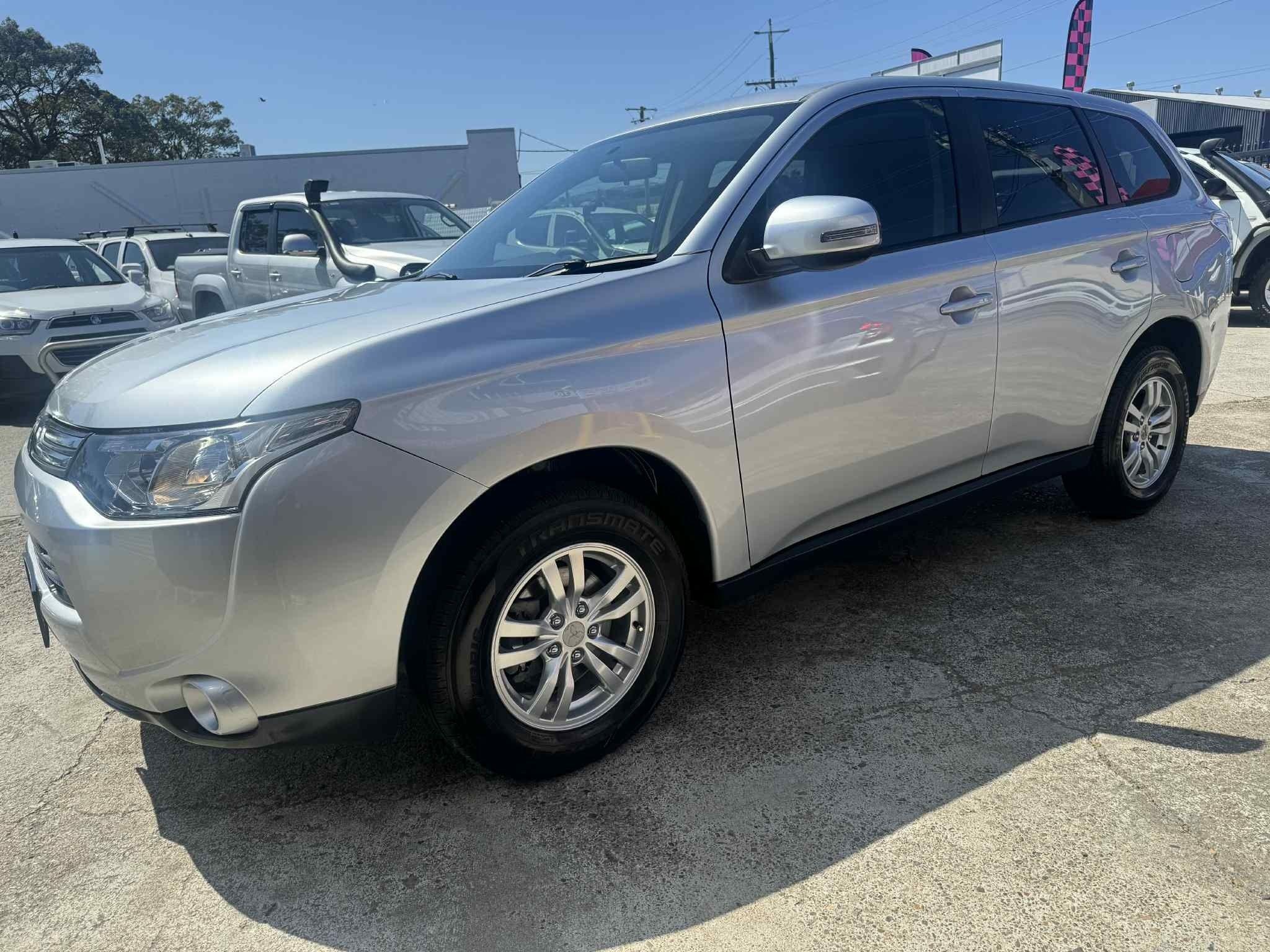MITSUBISHI OUTLANDER