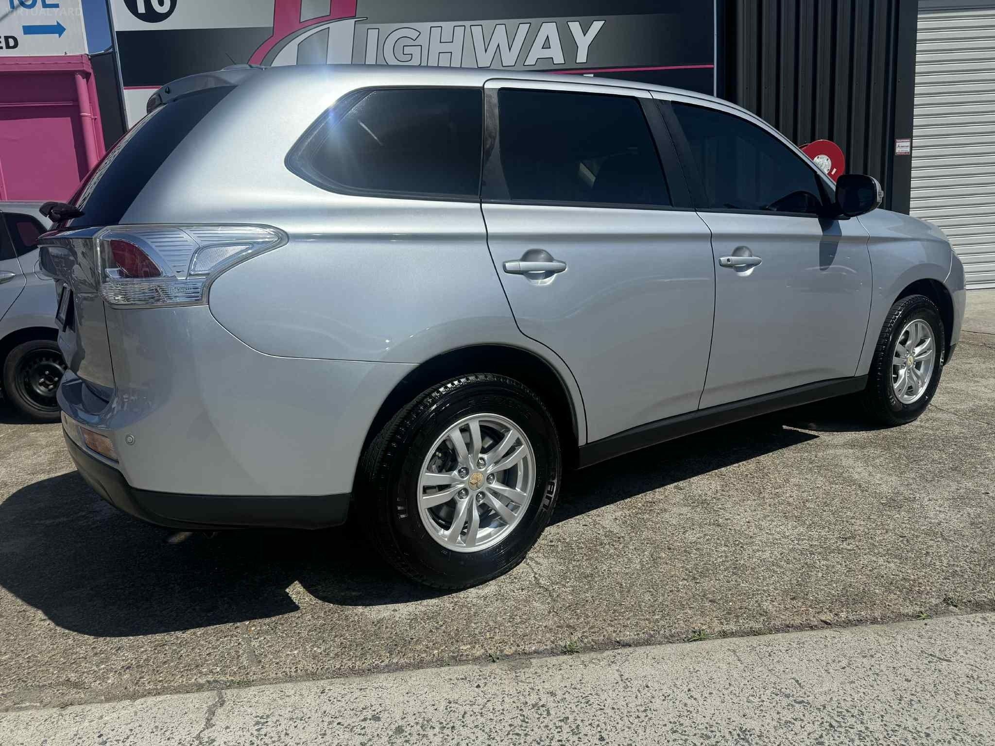 MITSUBISHI OUTLANDER