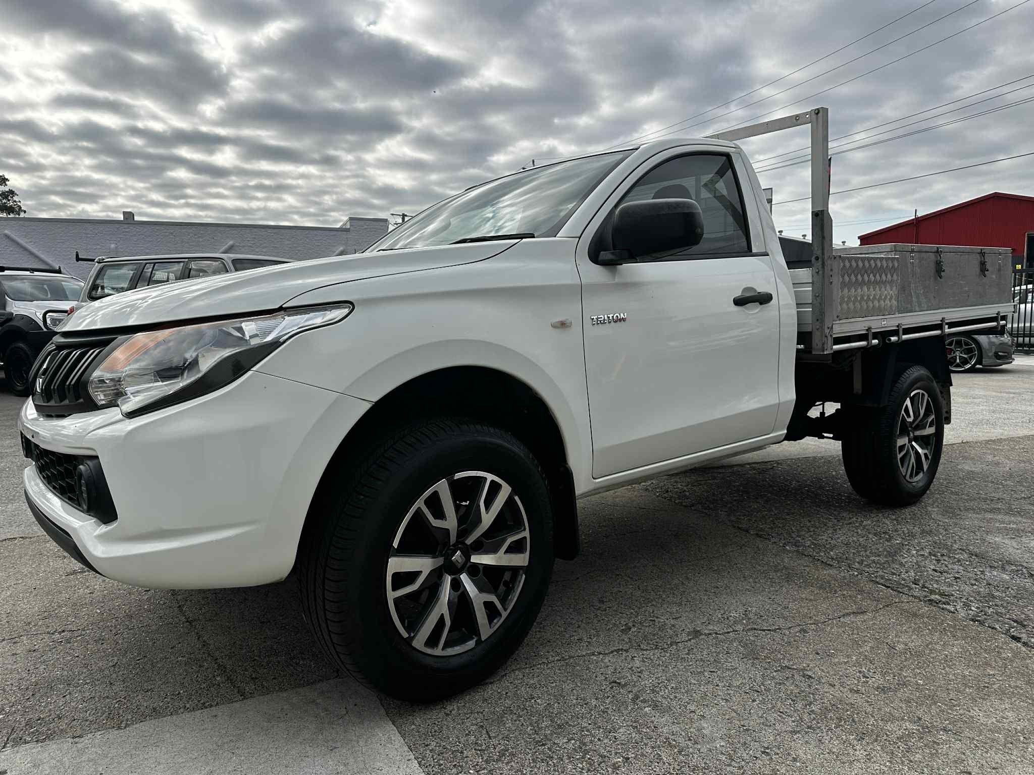 MITSUBISHI TRITON